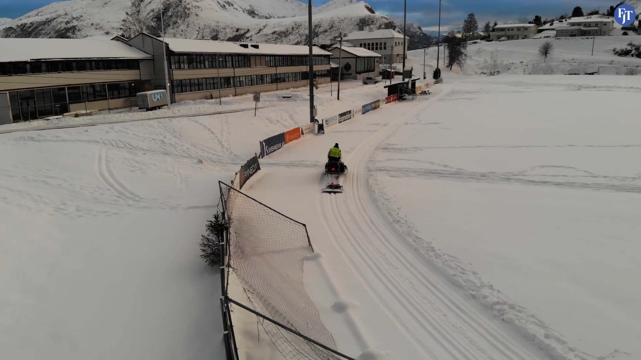 Selje idrettslag har gått til innkjøp av snøscooter og sporsetter.