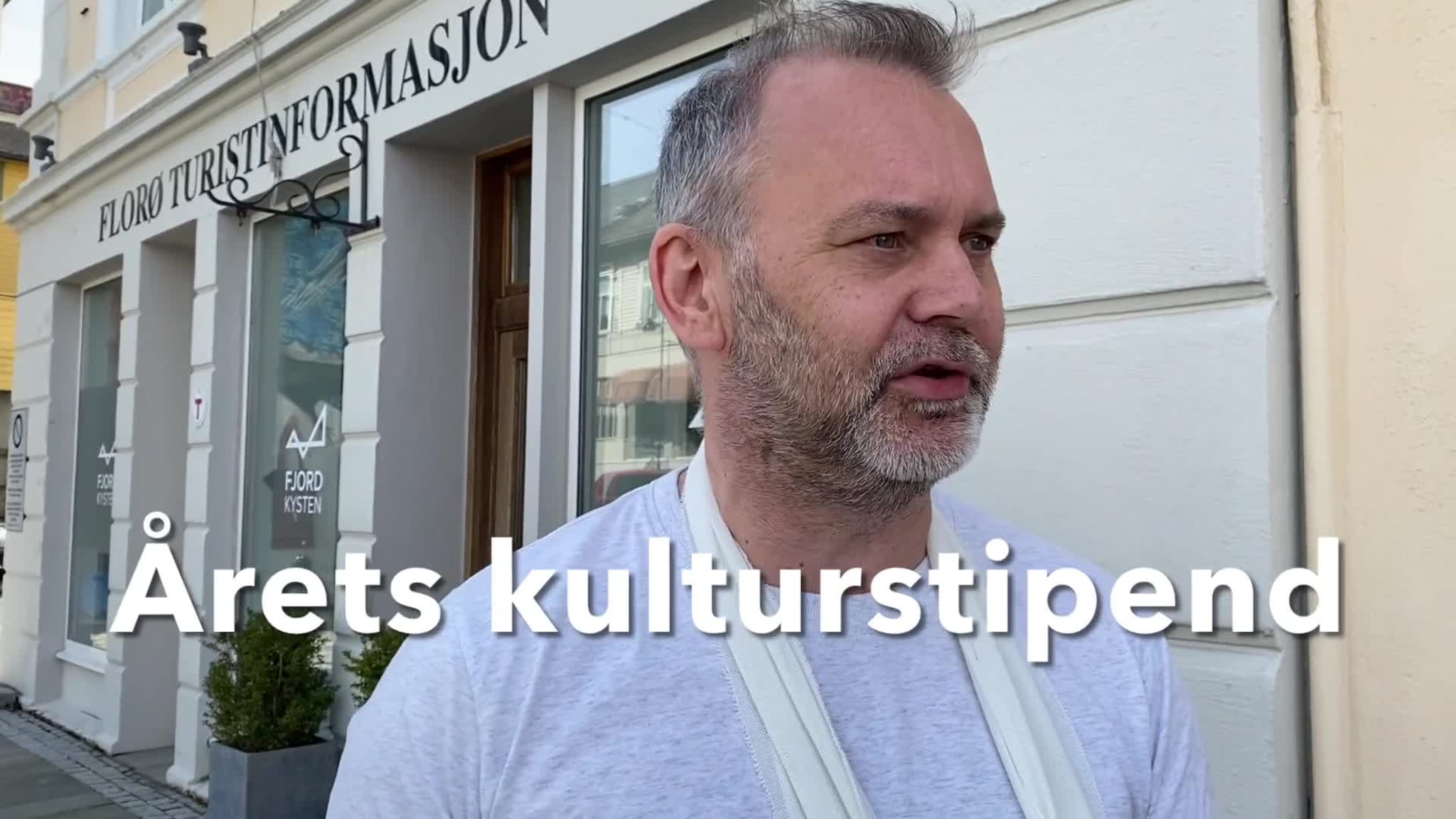 Ordføraren delar ut kulturstipendet.MOV