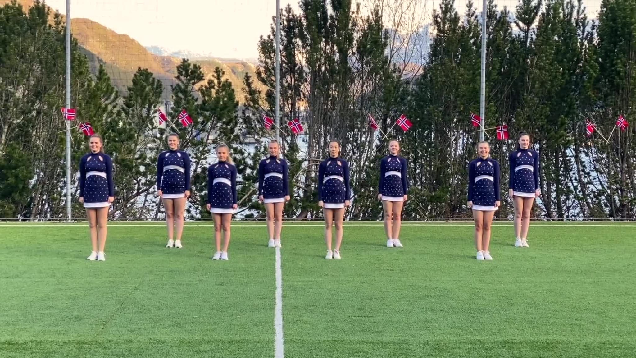 MIL_Cheerdance 17. mai.mp4