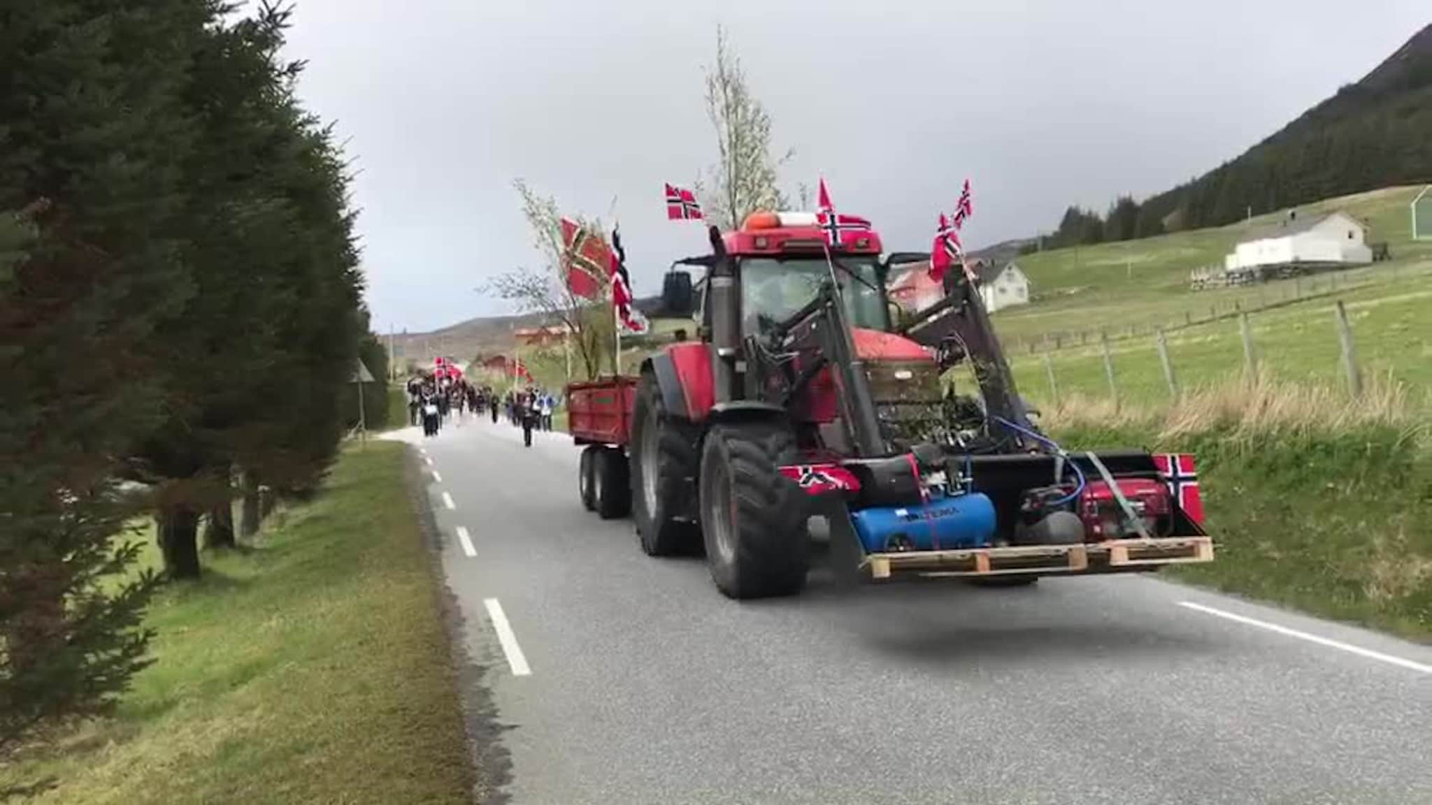 Tog Kvalheim 17. mai.mov