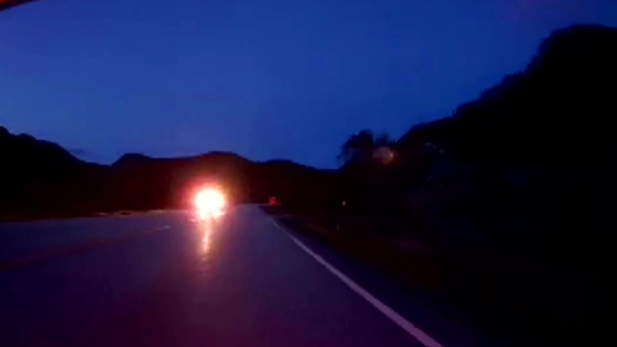BILBRANN RV 15 ALMENNINGSFJELLETR TORSDAGKVELD LYD.mov