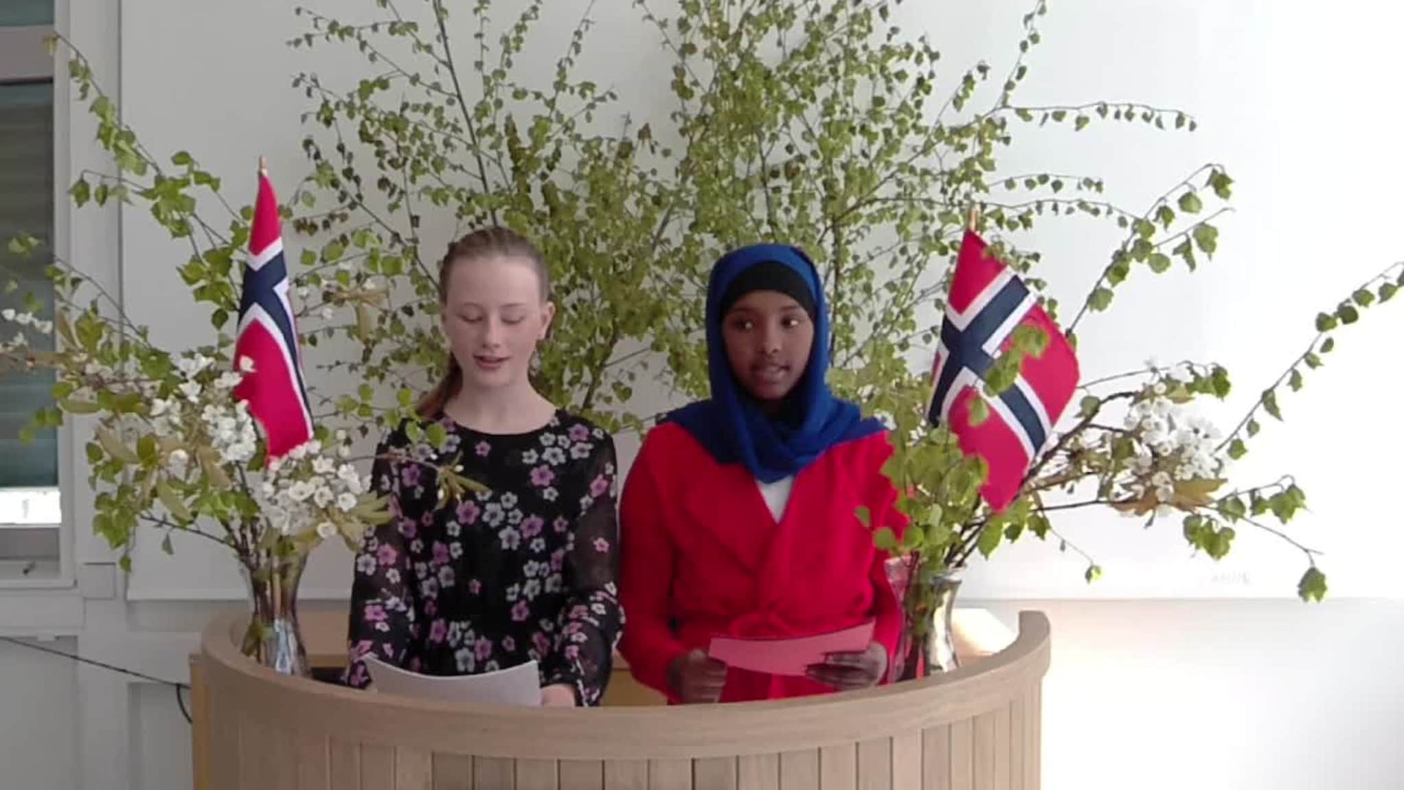 Tale for kongen v_elevar ved Nordfjordeid Skule, Cathrine Tonning Seim og Naima Mohammed Ahmed.mov