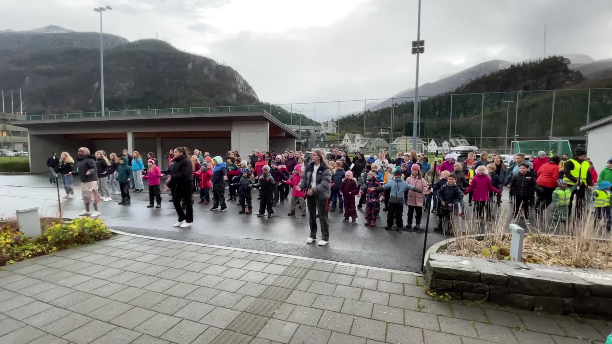 Dansar Blime-dansen for kommunestyret og omsorgssenteret