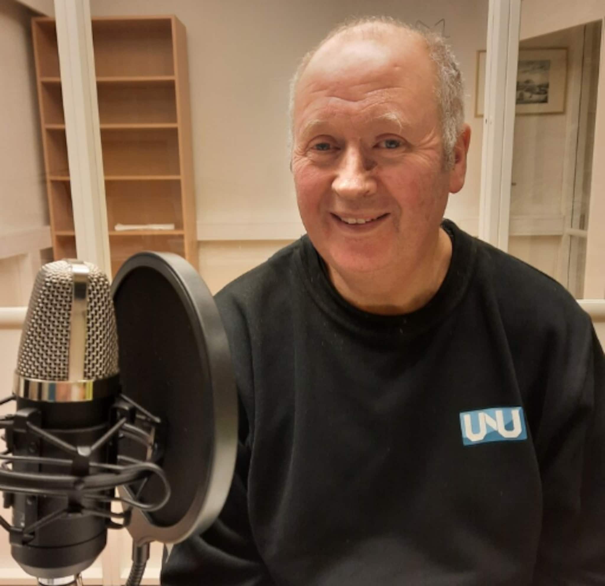 John Inge er latterleg anlagt og ser på seg sjølv som ein heilt vanleg mann