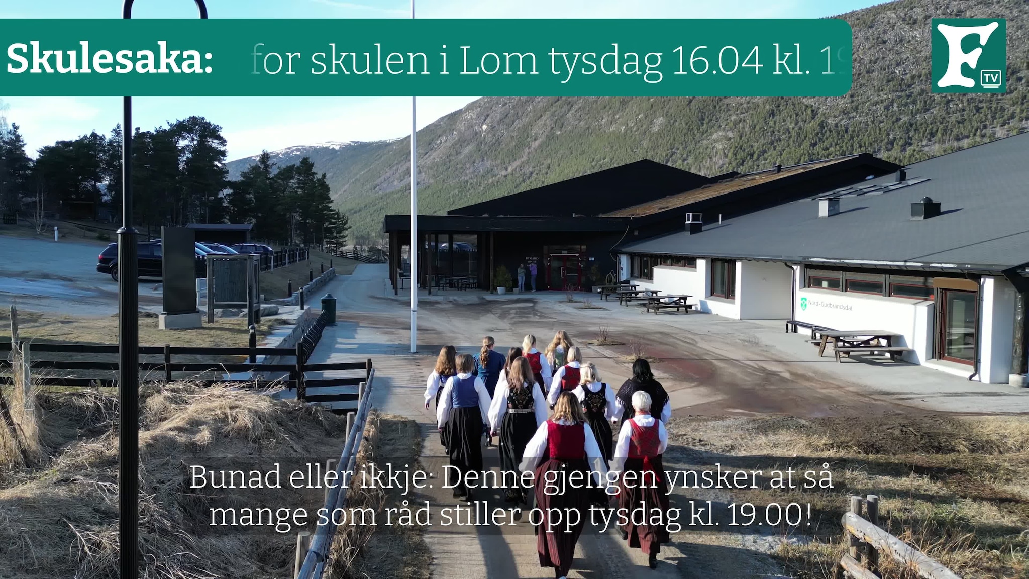 Fakkeltog for skulen i Lom - med bunad