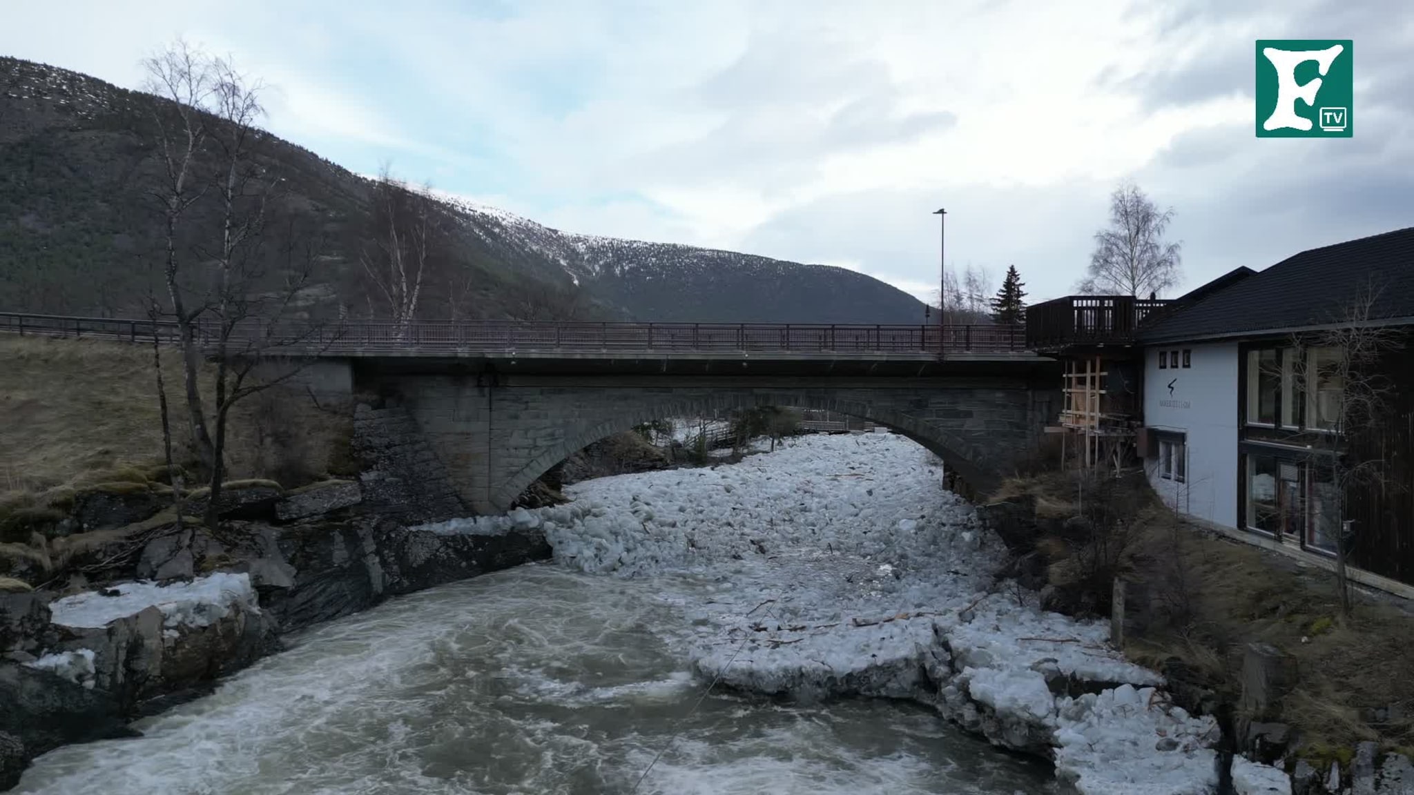Ismassane under Prestfossbrua