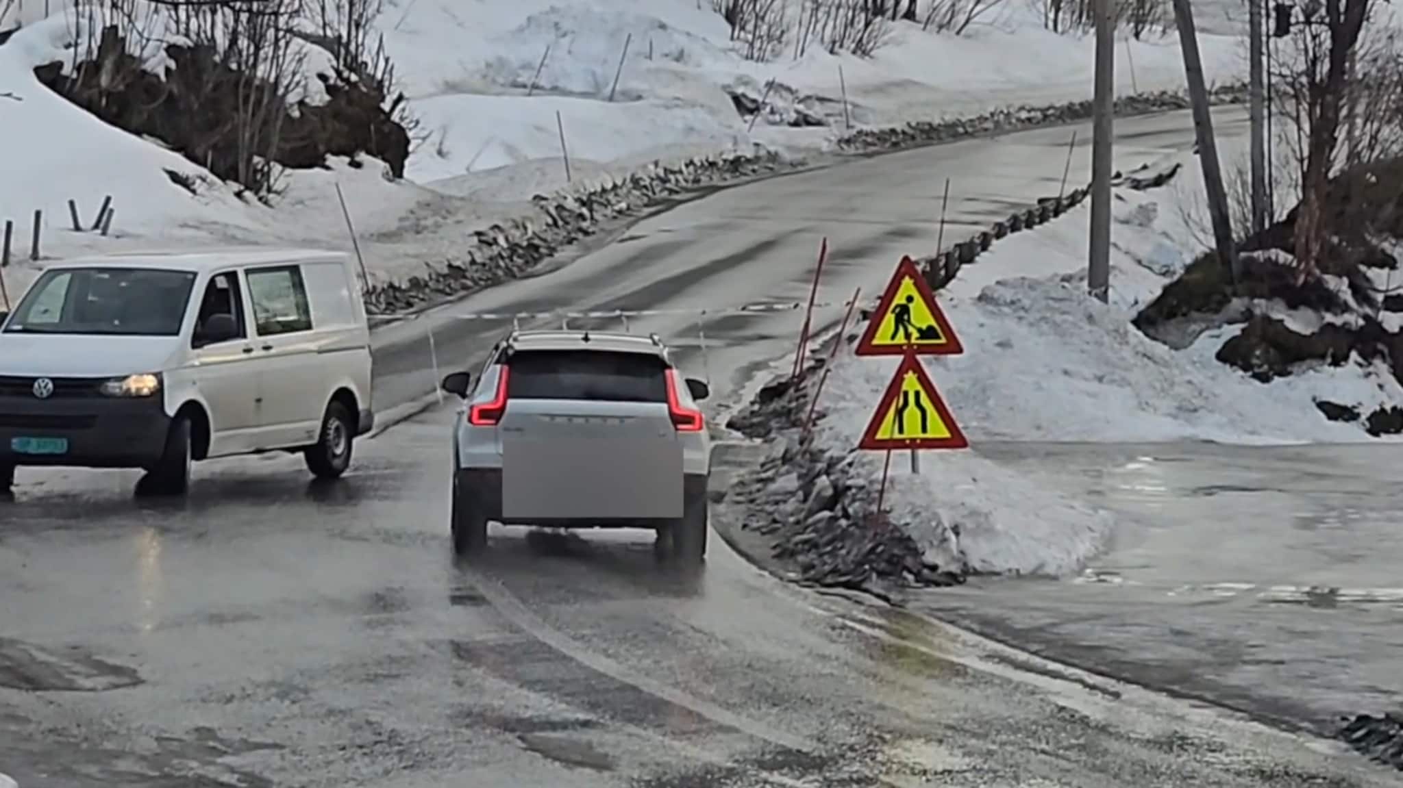 Bilene braser rett inn i politisperringa