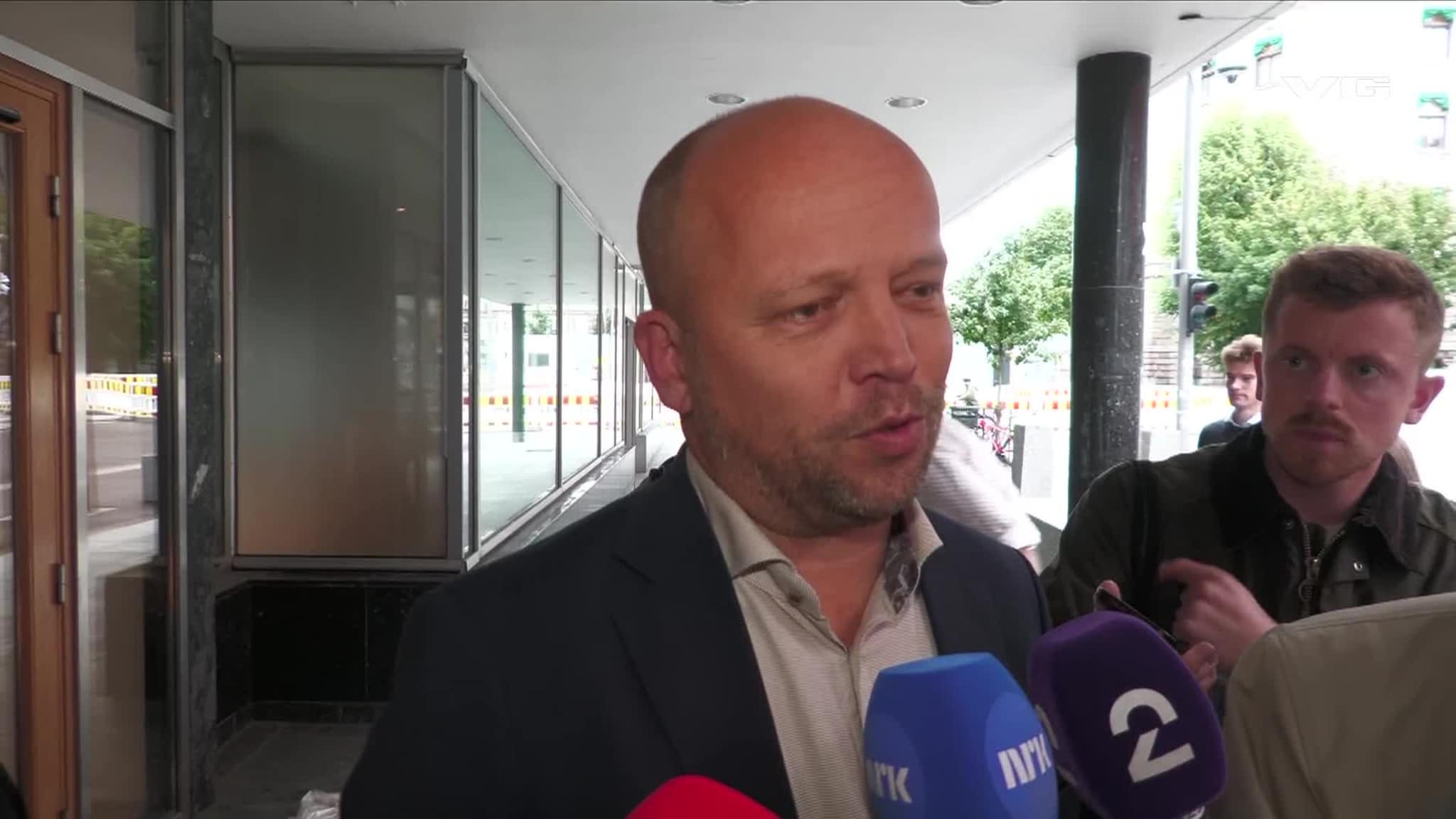 Vedum møtte pressen etter krisemøte