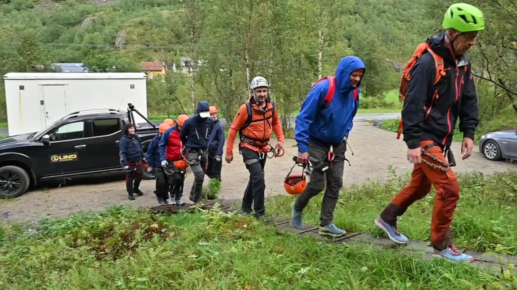 Her tester ordførerne Via Ferrataen i Lavangen