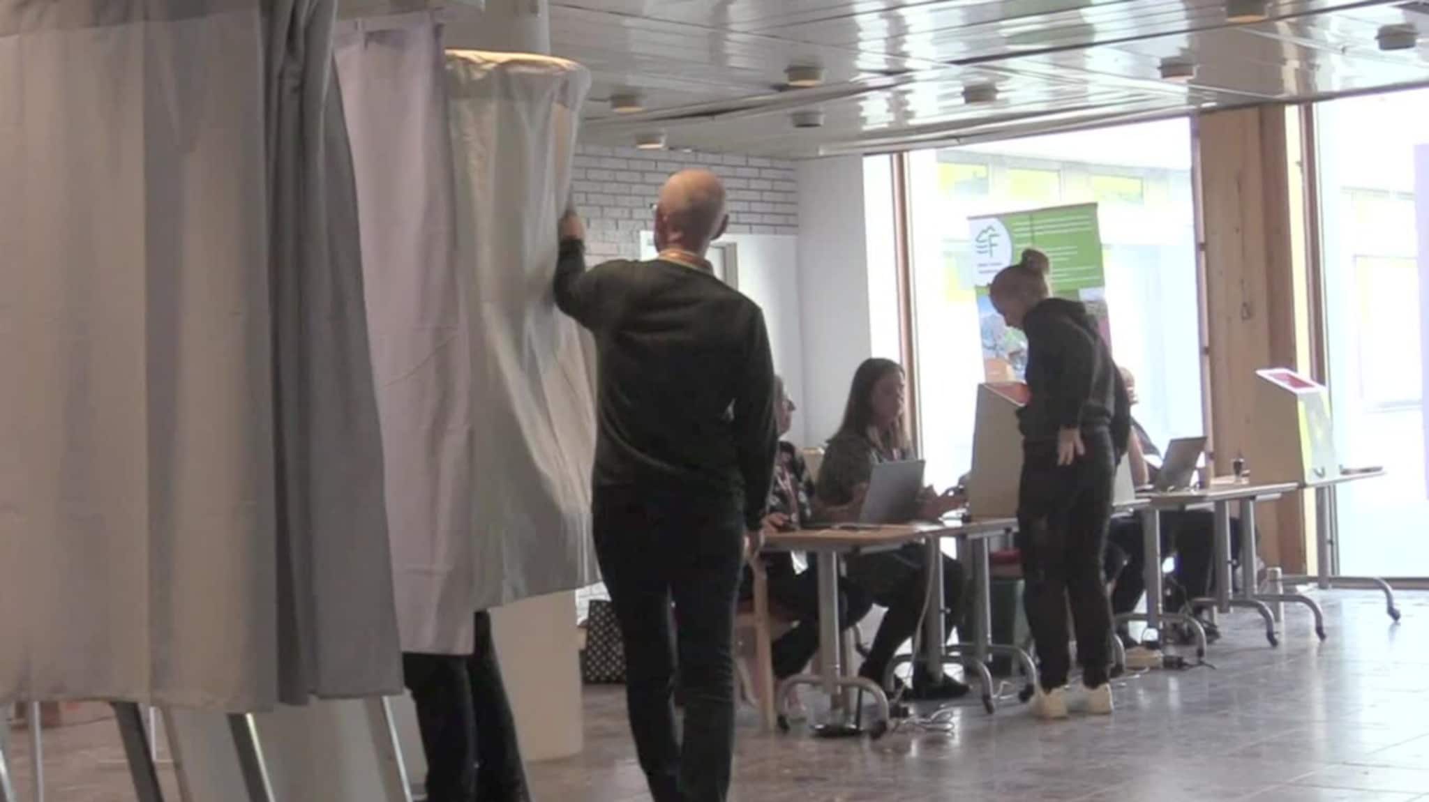 Mange er usikre på hvem de skal stemme på: – Jeg synes det er vanskelig
