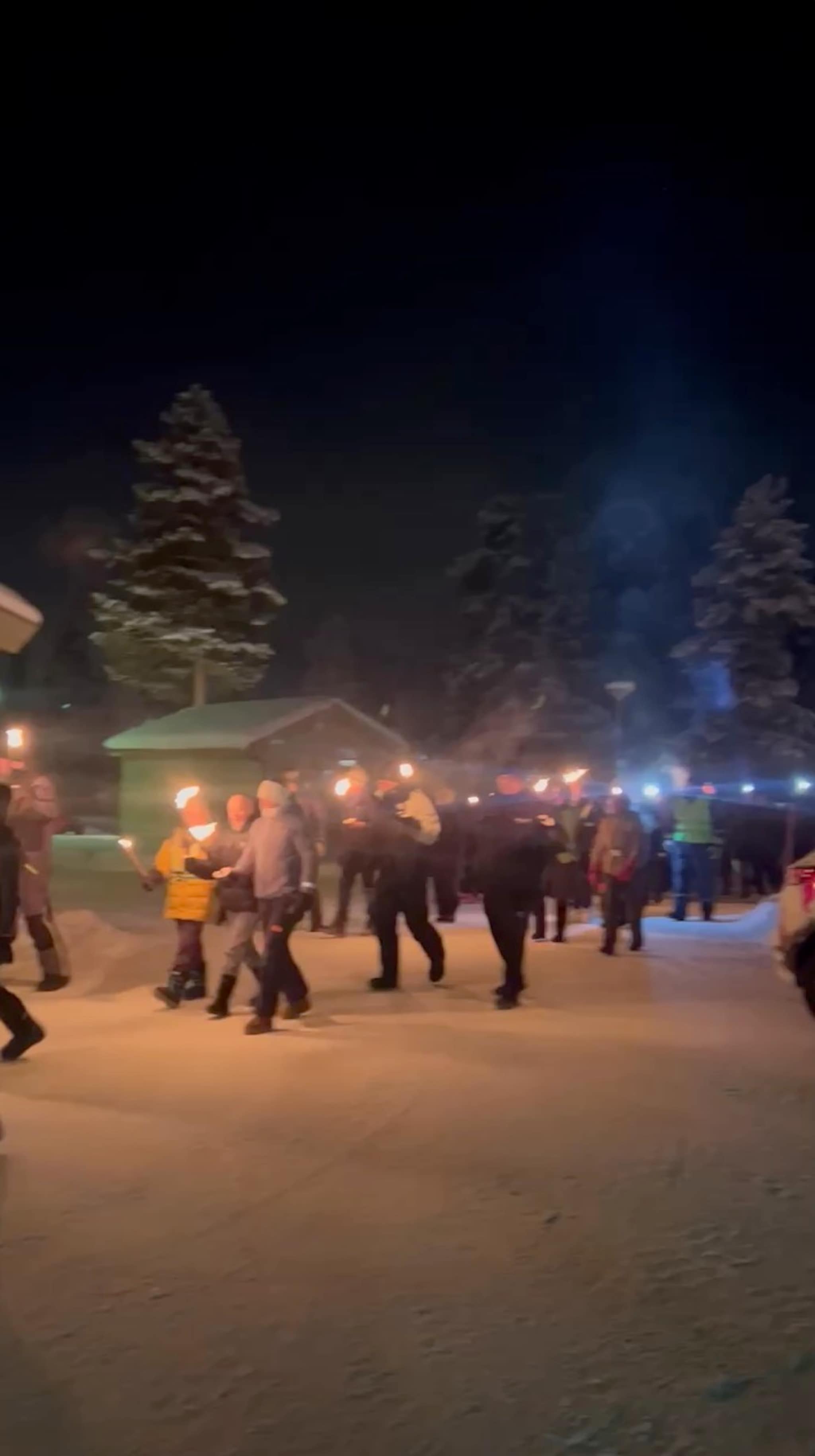 150 i fakkeltog for sykehjemmet