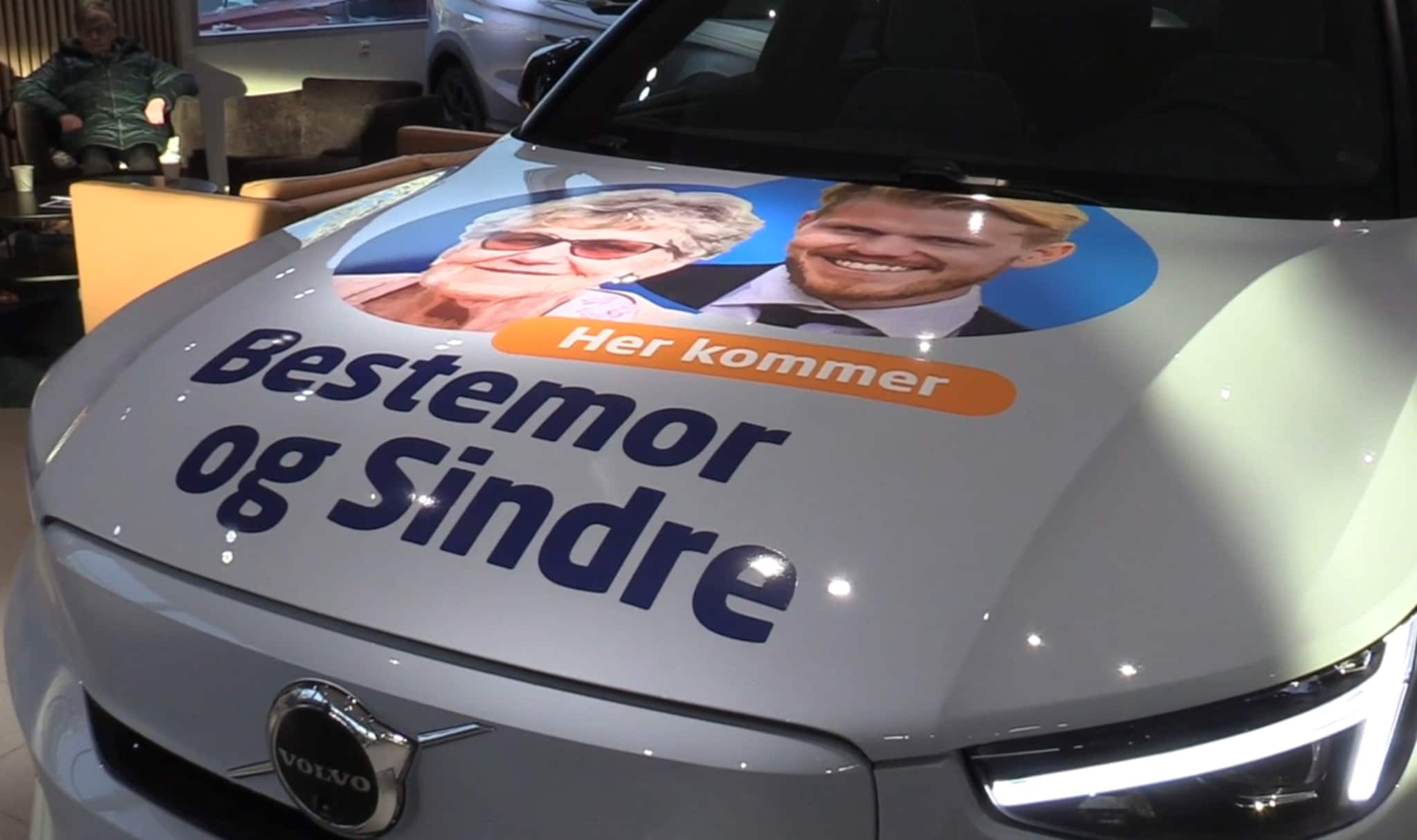 Sjekk doningen Sindre og bestemor skal på turné i