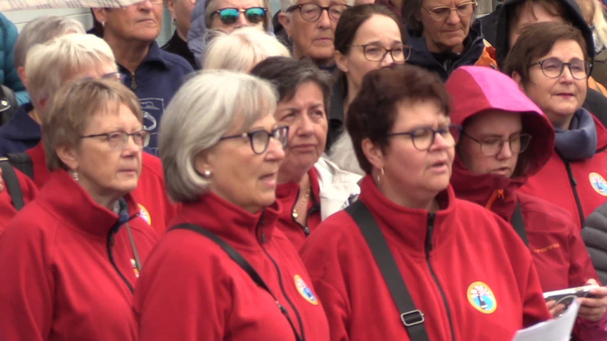Sang for full hals for å feire koret