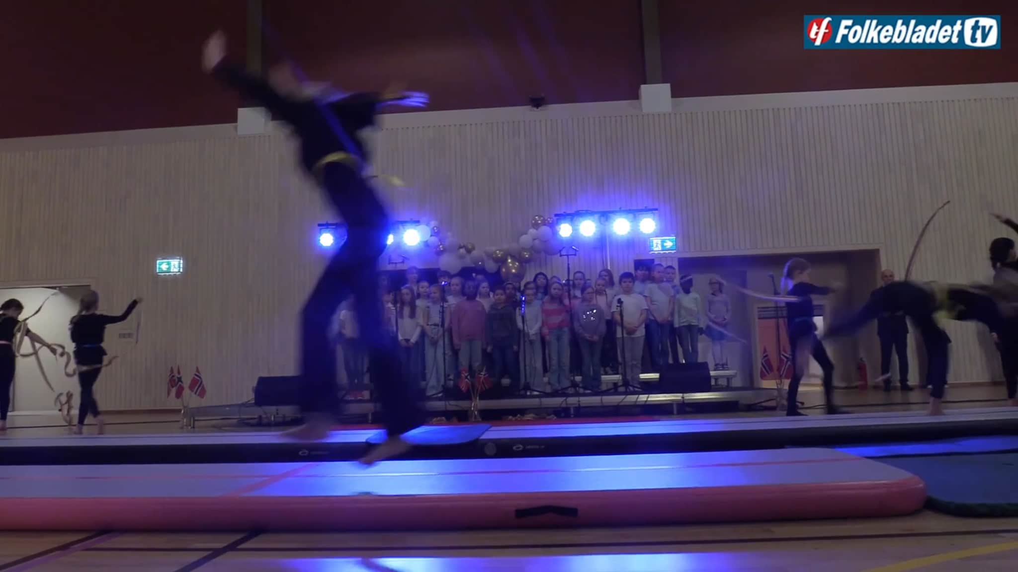 Offisielt åpnet med hopp og sprett