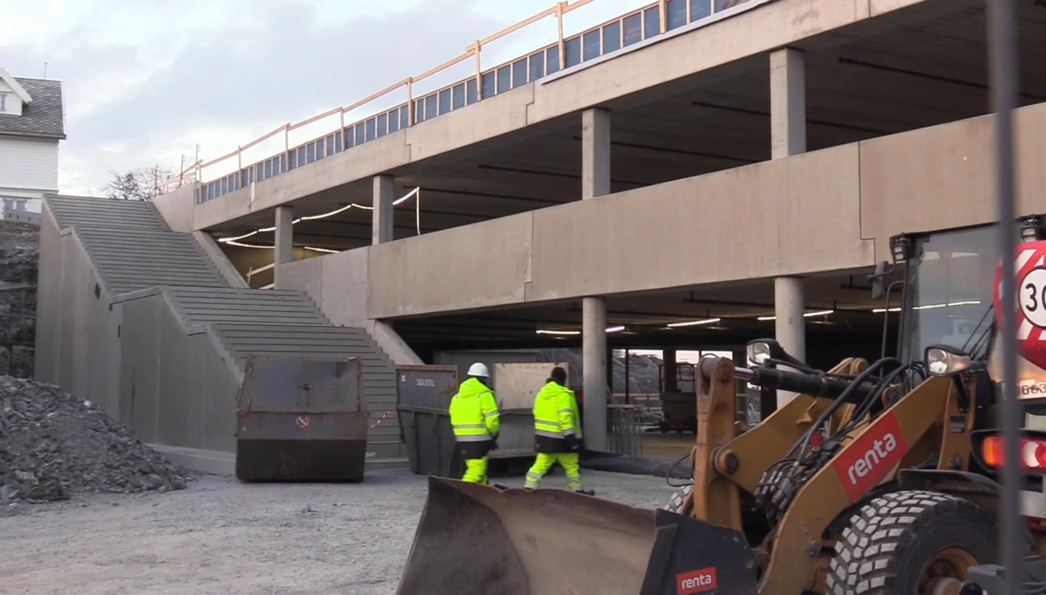Slik går det med bygginga av nytt parkeringshus