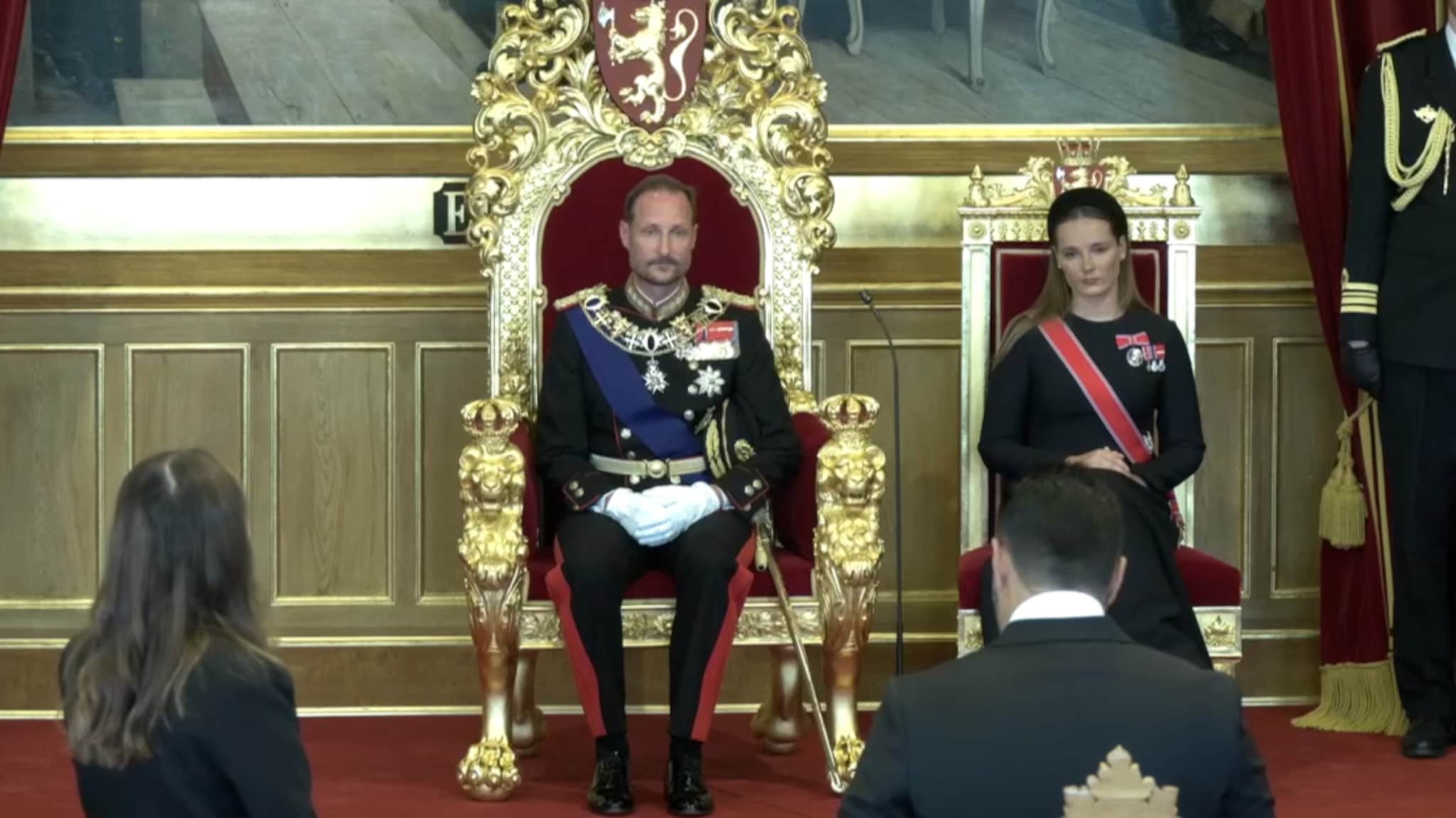 Kongen avlegger ed i Stortinget