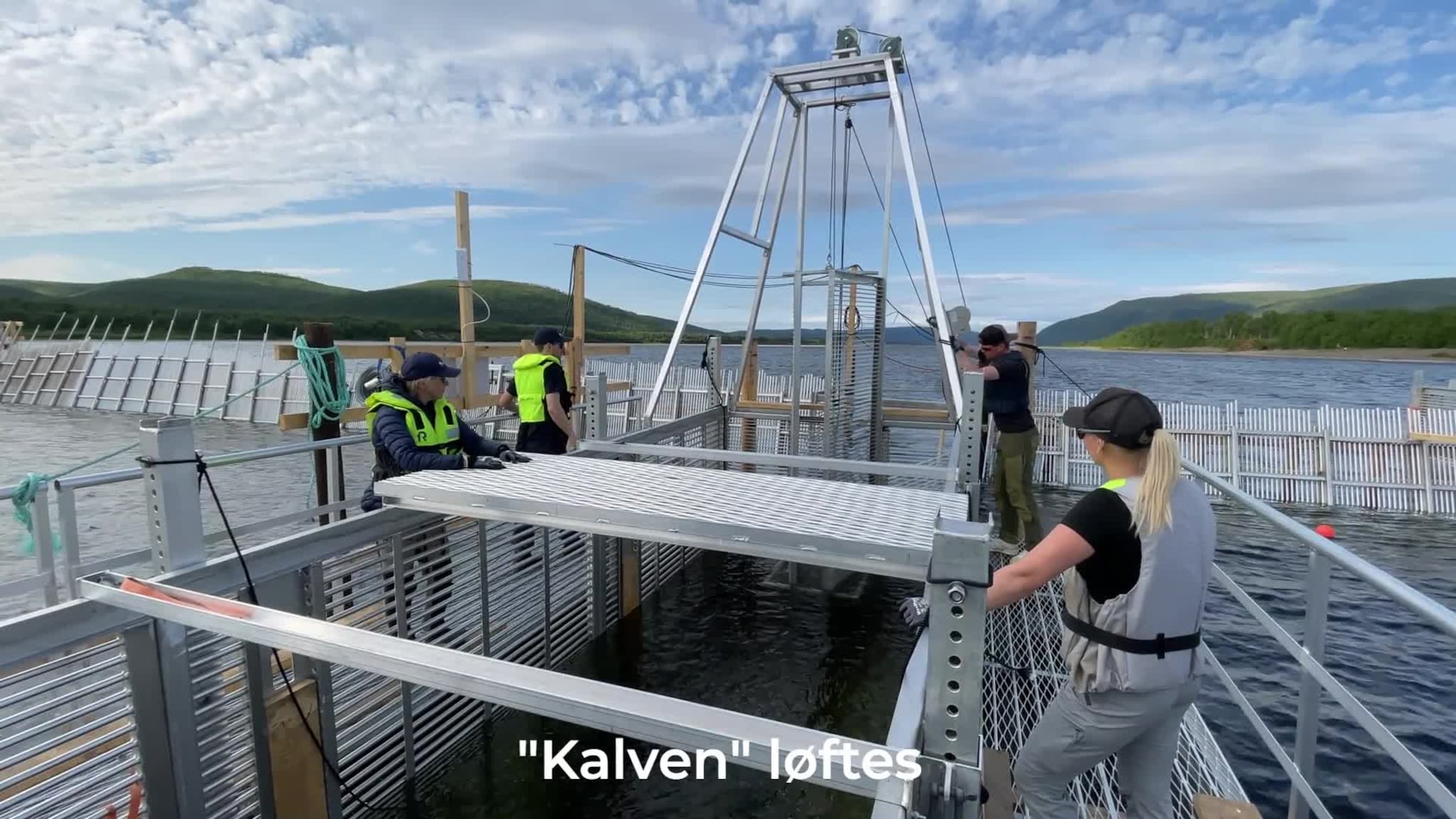 Flytende lakseslakteri på Tanaelva