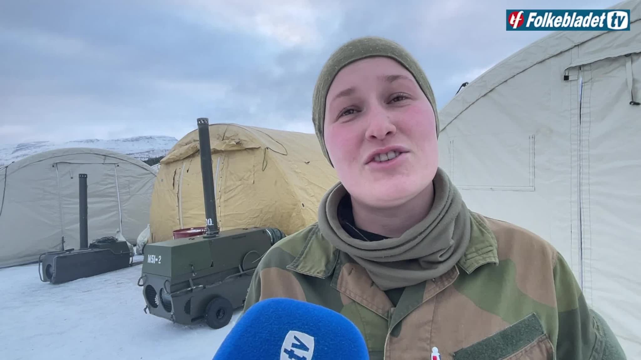 Her øver sanitetspersonell på å behandle skadde soldater