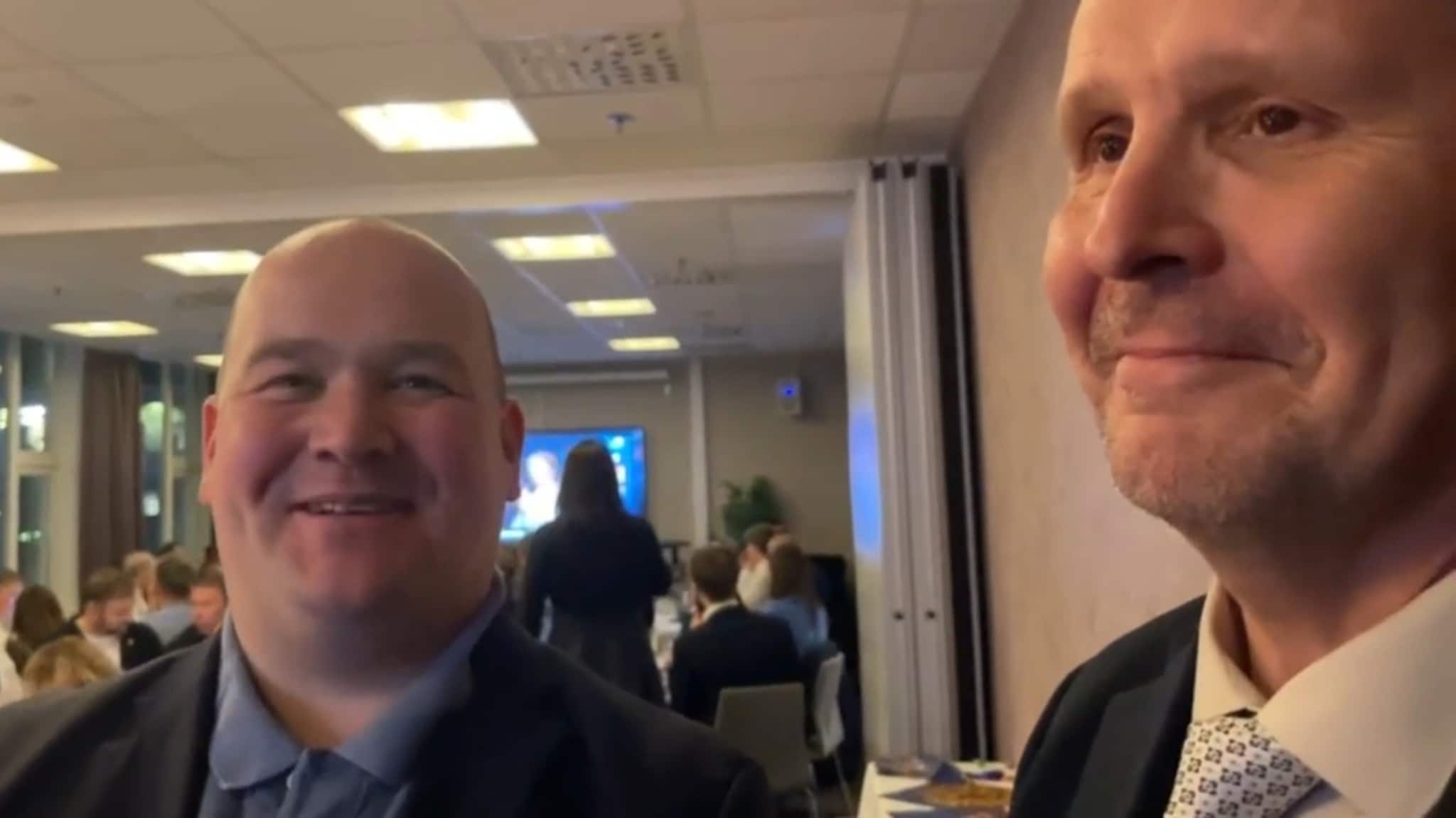– Håper det bikker over til blått