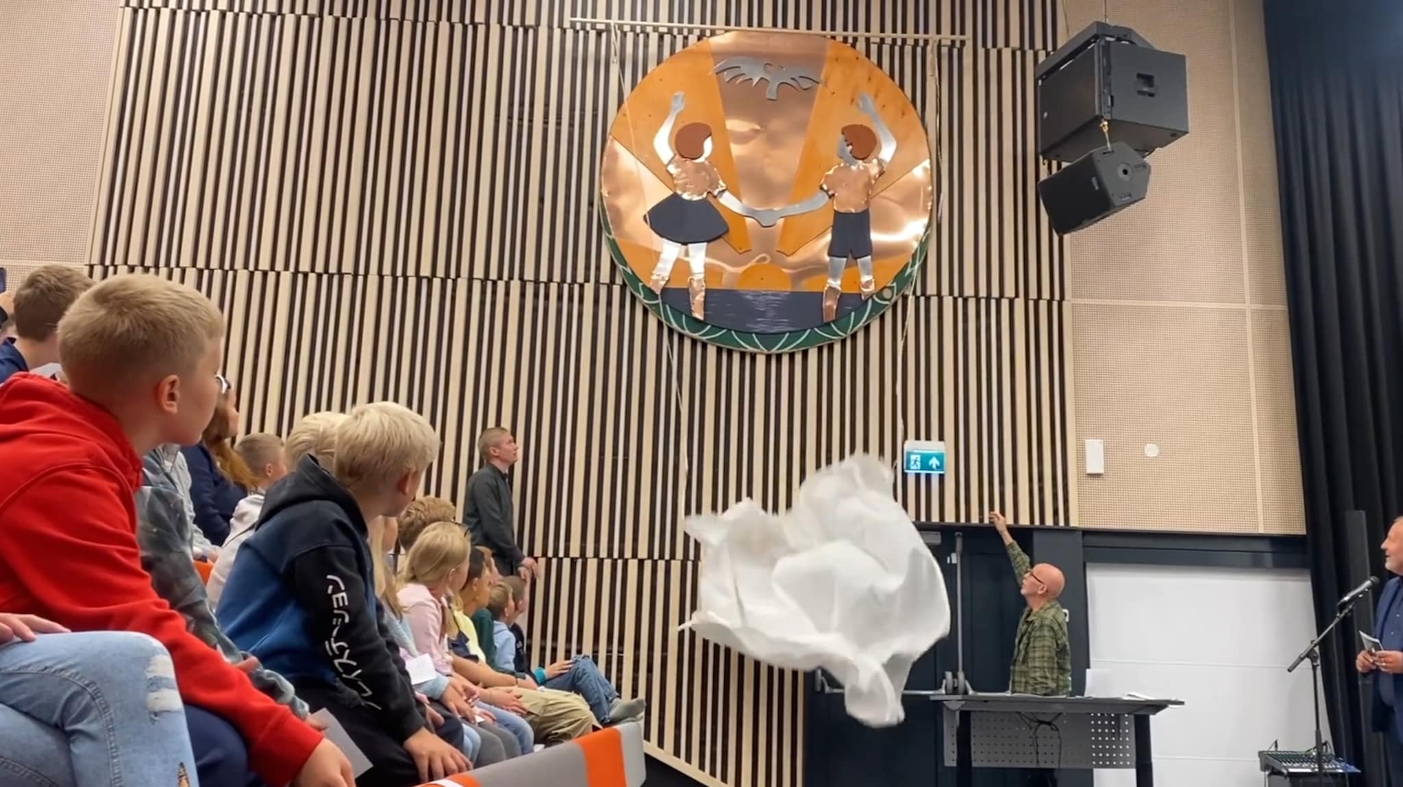 Nå er kunstverket tilbake: – Tror det har betydning for elevene
