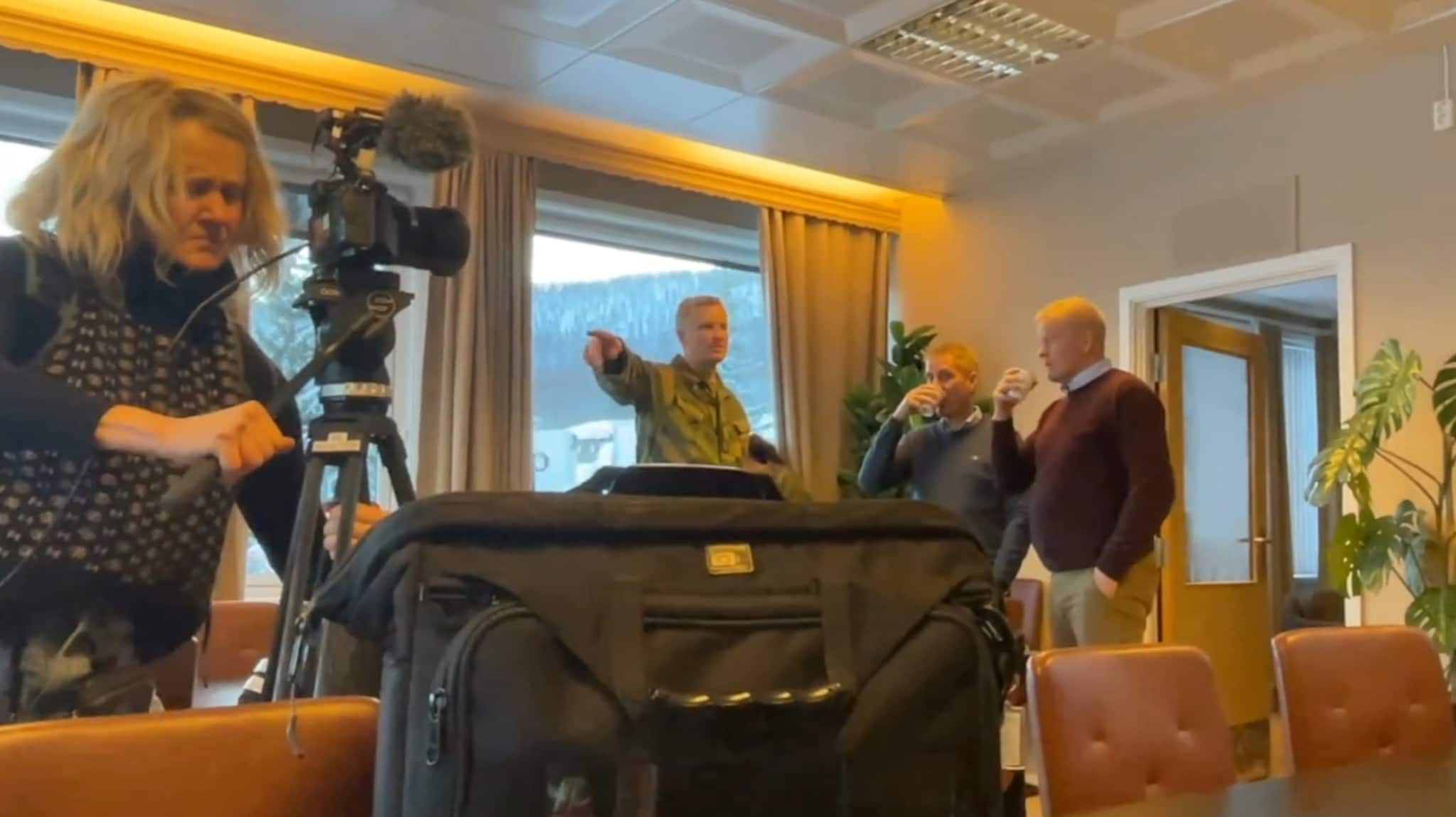 Ber sivilbefolkningen om hjelp