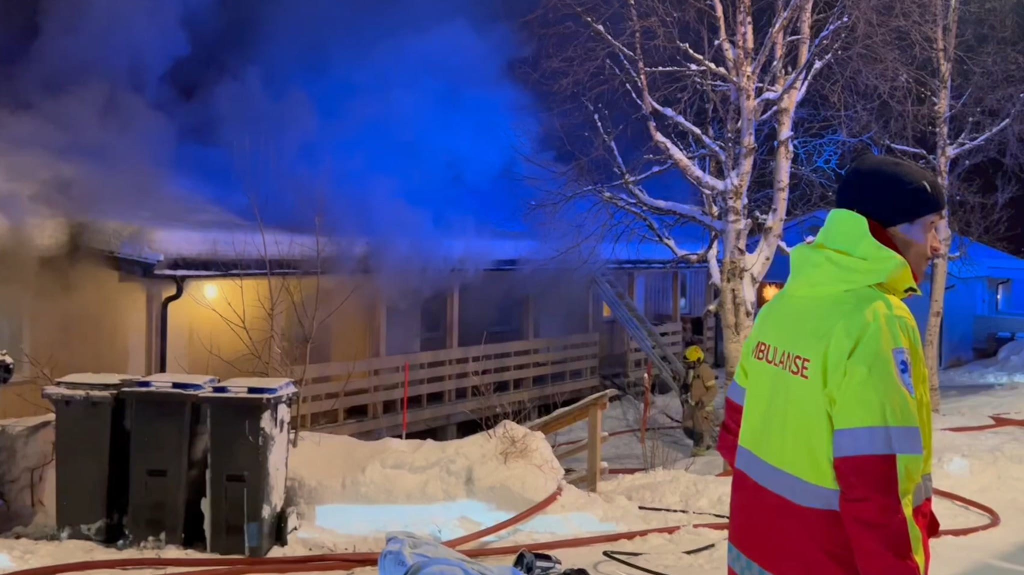 Rekkehus med fire leiligheter i brann
