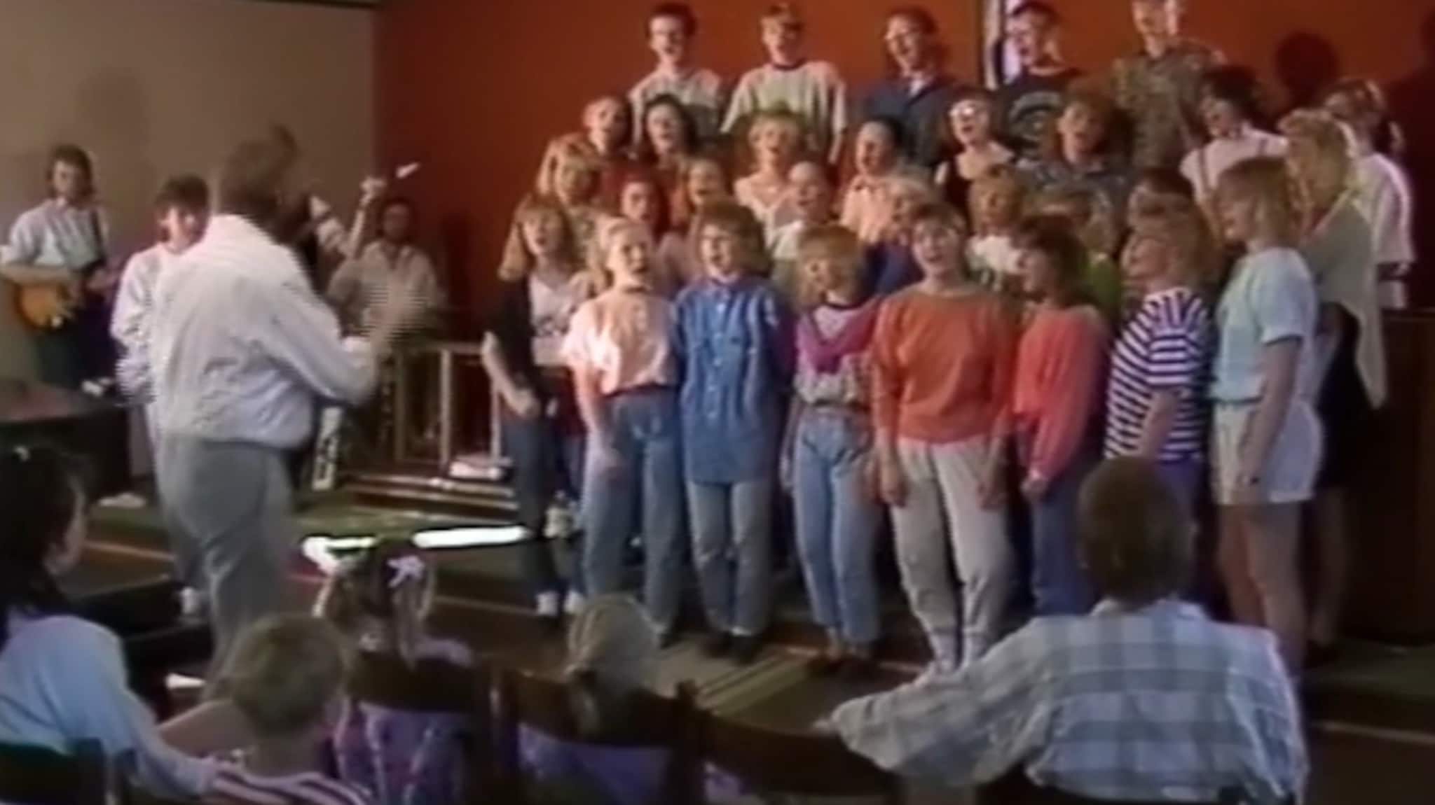 Privilegium fyller 50 — se mimrevideo av ungdomskoret