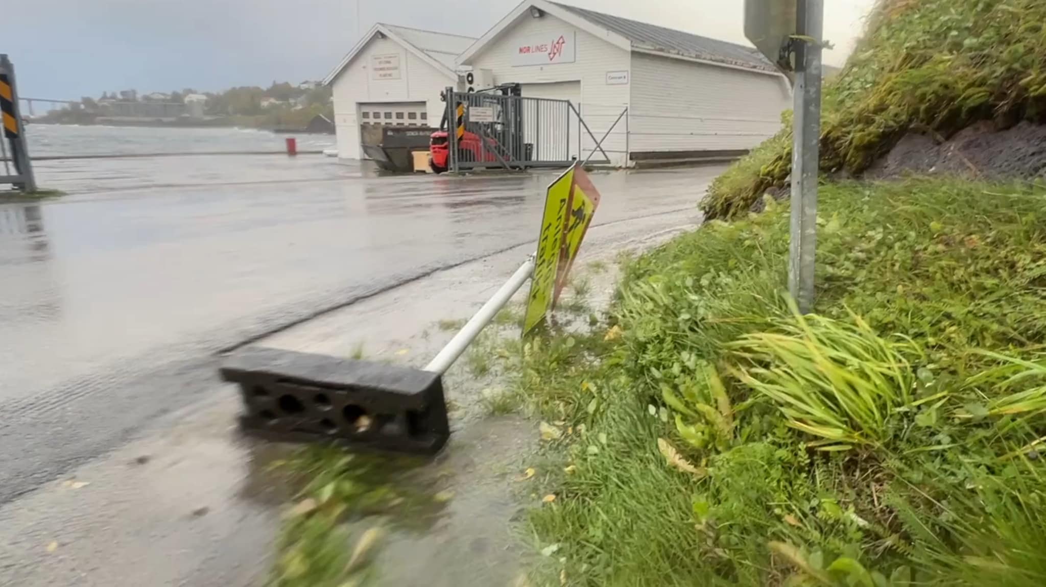 Årets første høststorm er her — kan bli opp mot 30-35 i kastene