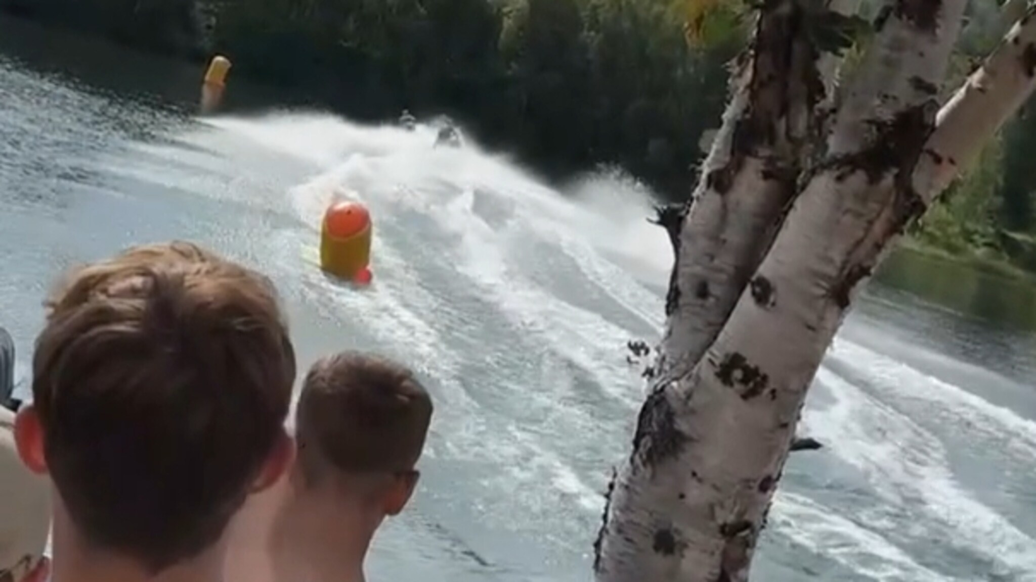 Tryner under watercrossen