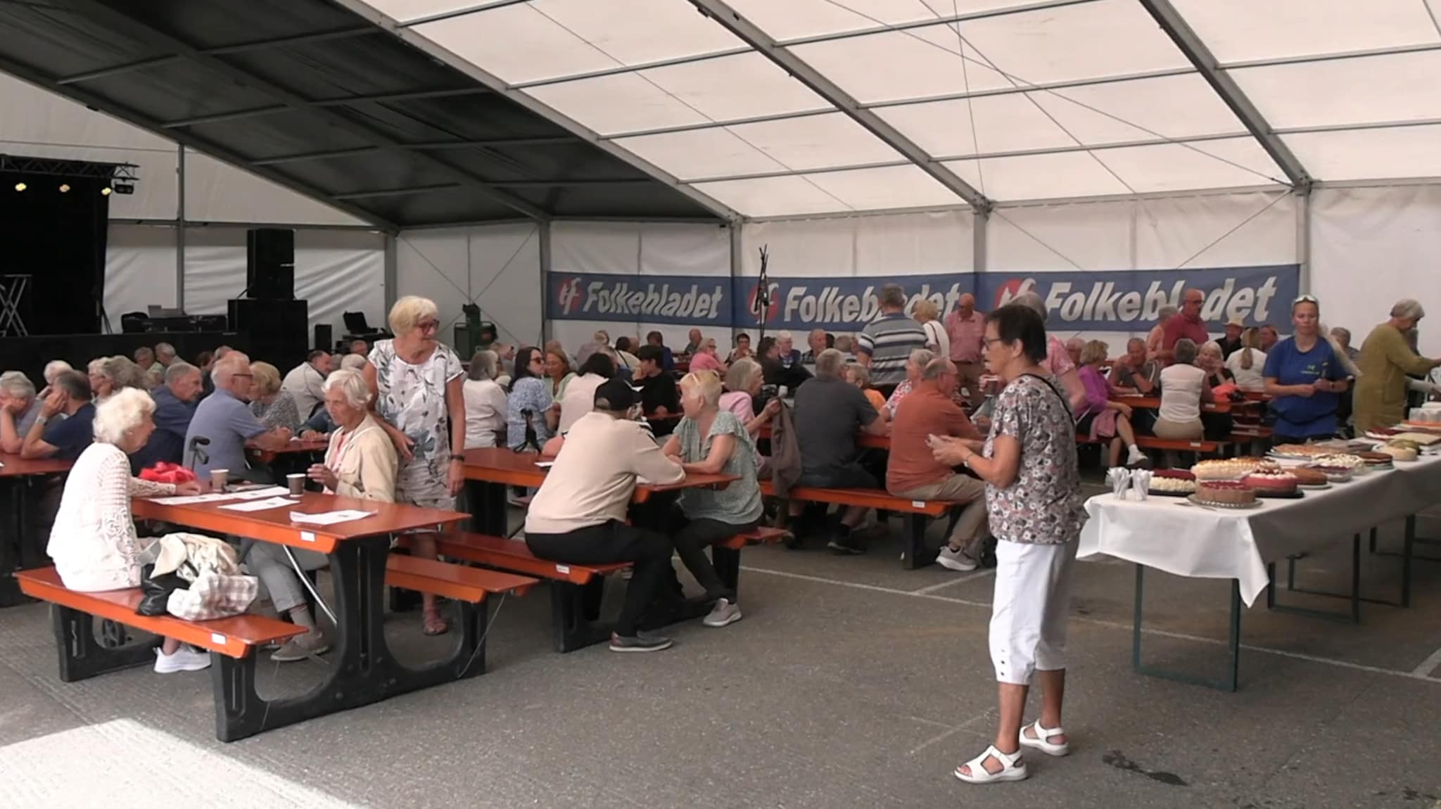 Godt voksne samlet til fest under Finnsnes i Fest: – Et kjempefint arrangement for oss eldre