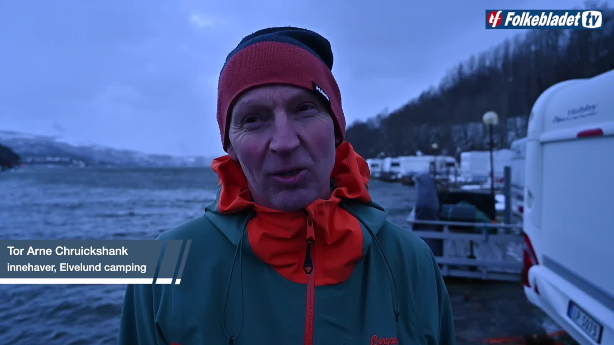 Ventet på stormfloa — faretruende nær campingen