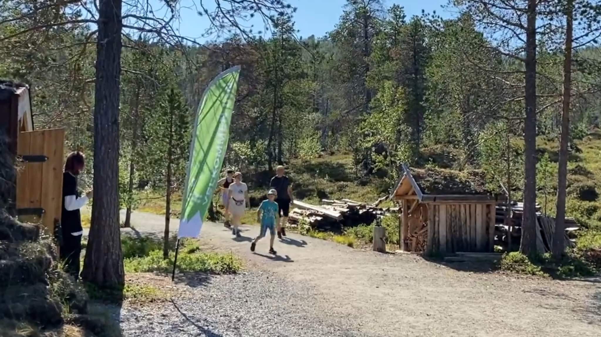 Isak (17) har en sommerjobb litt utenom det vanlige