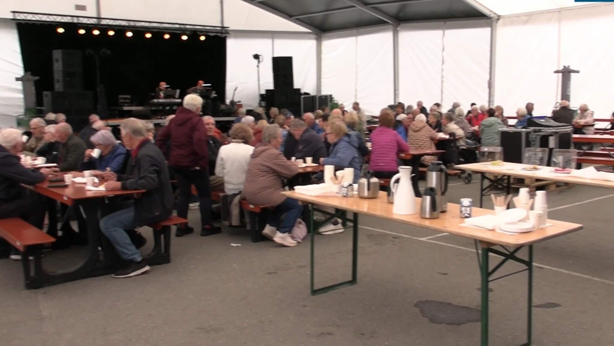 Seniorfest med kakebord