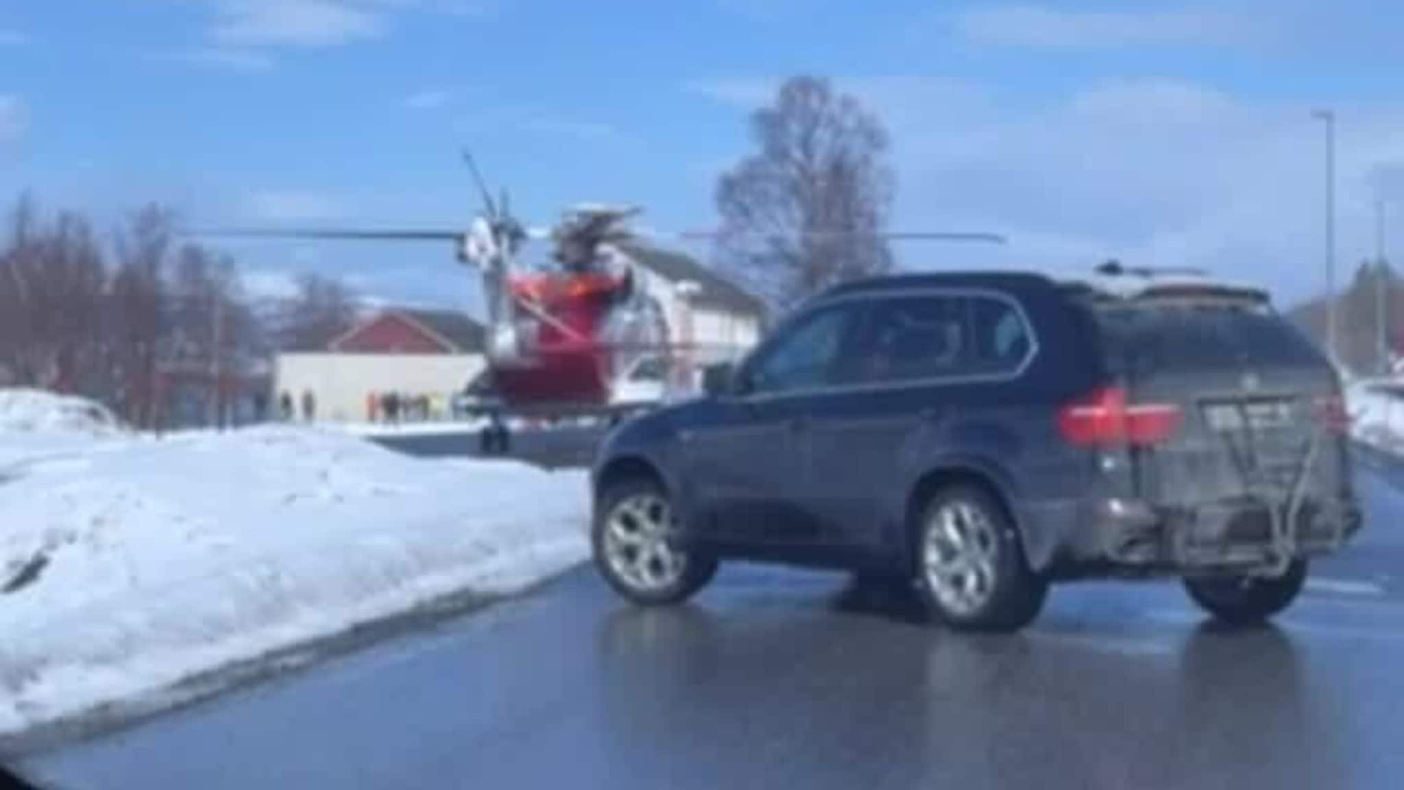 Helikopter landet ved skole