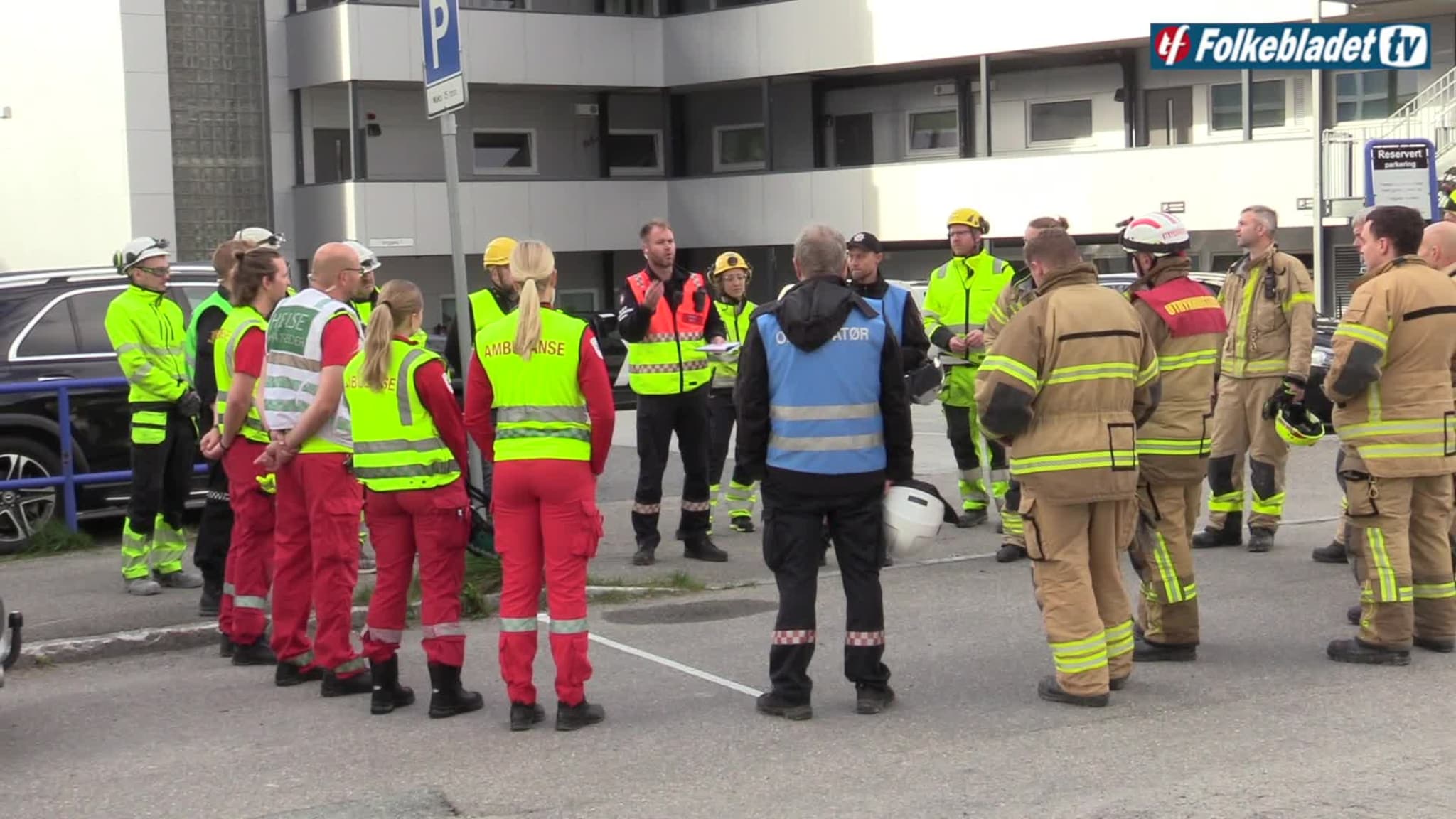 Her øver nødetatene på bygningkollaps