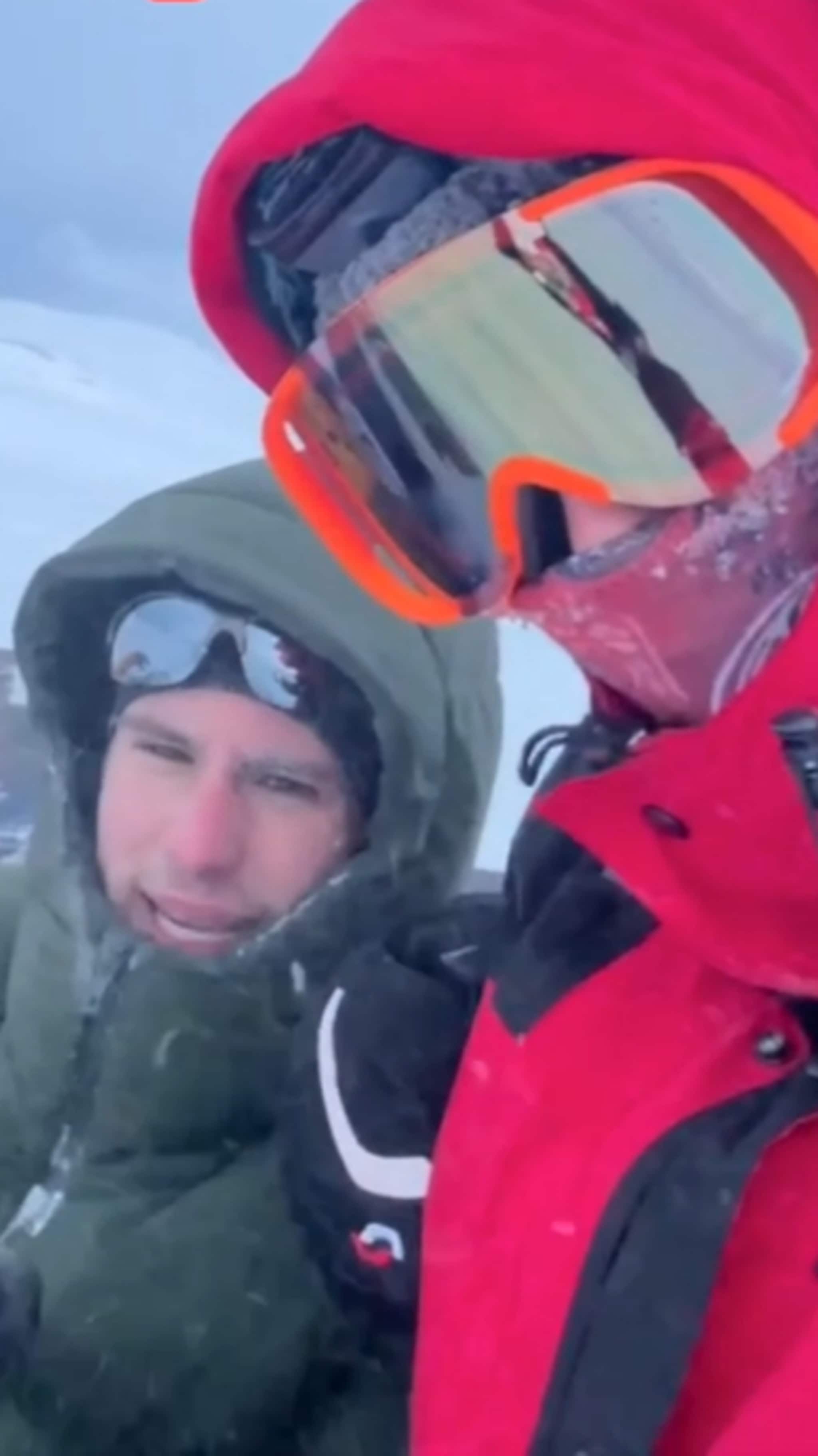 Værfast på fjellet — venter på hjelp