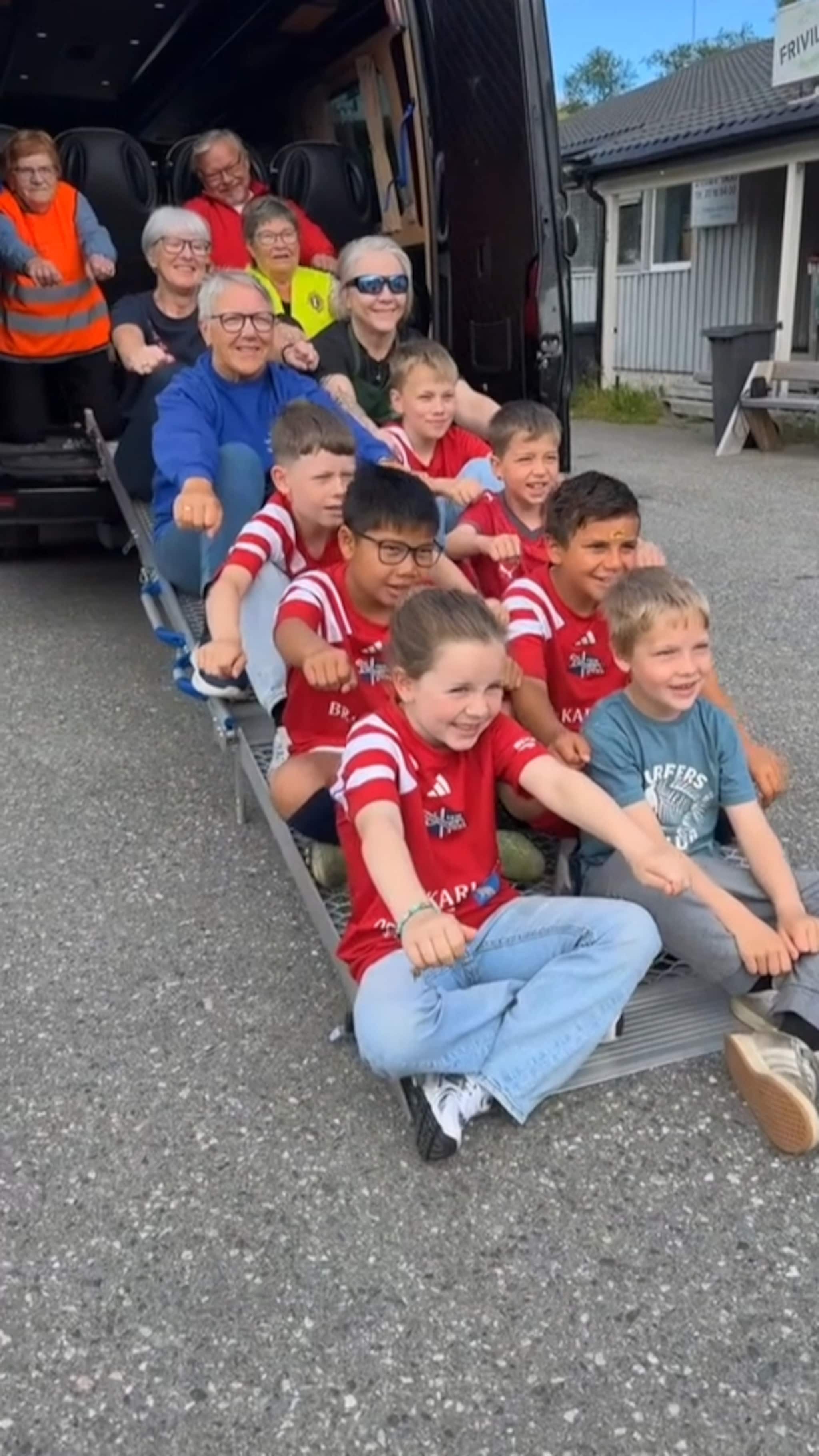Ror av glede for frivilligbuss
