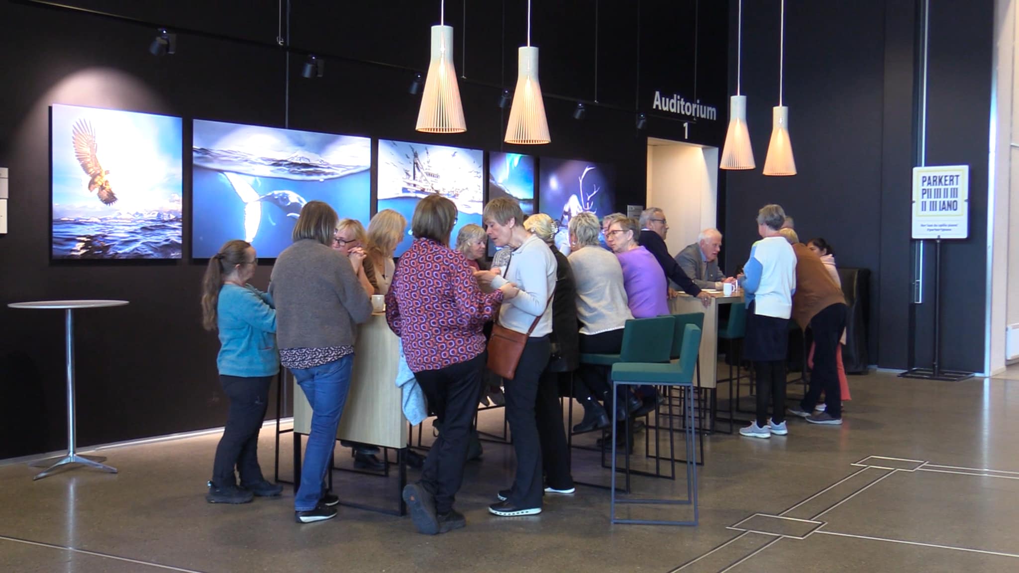 30-årsjubileum for tidligere studenter ble markert med kaffe, kaker og mimrestund