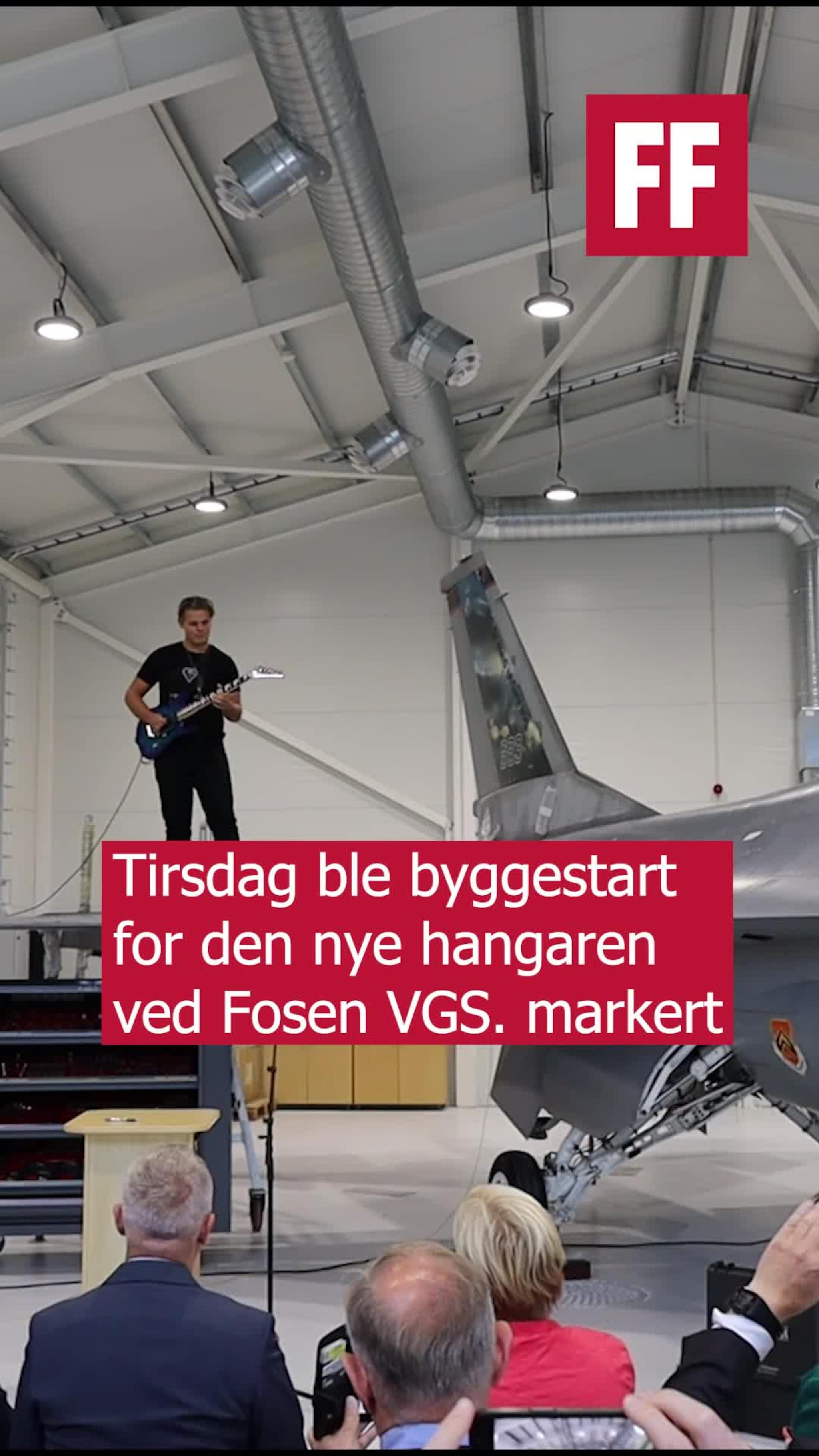 Spiller Top Gun-temasangen på jagerflyvinge