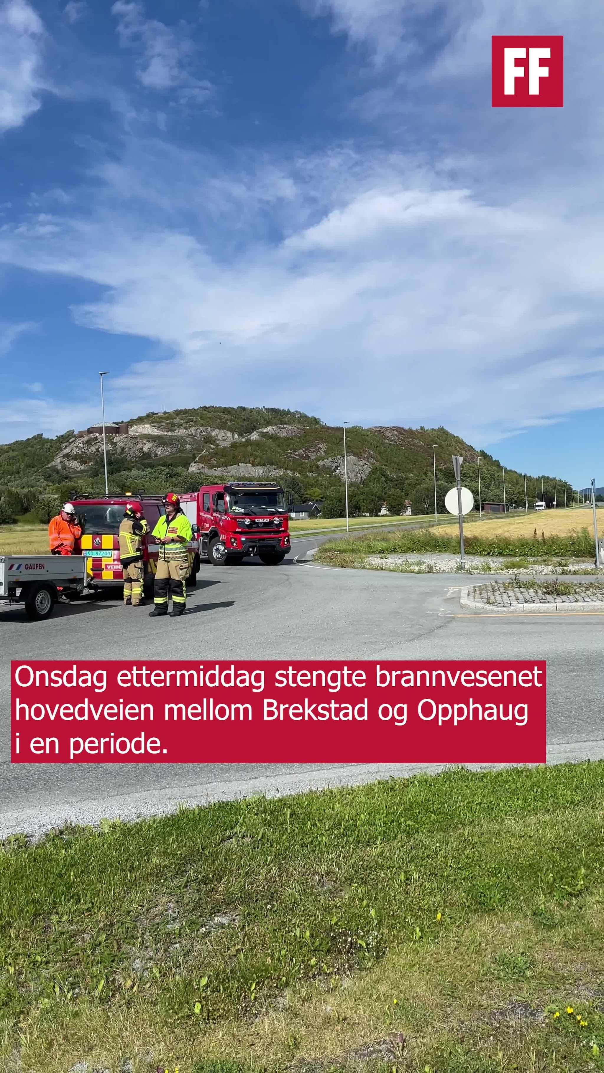 Vei stengt etter hydraulikkoljesøl