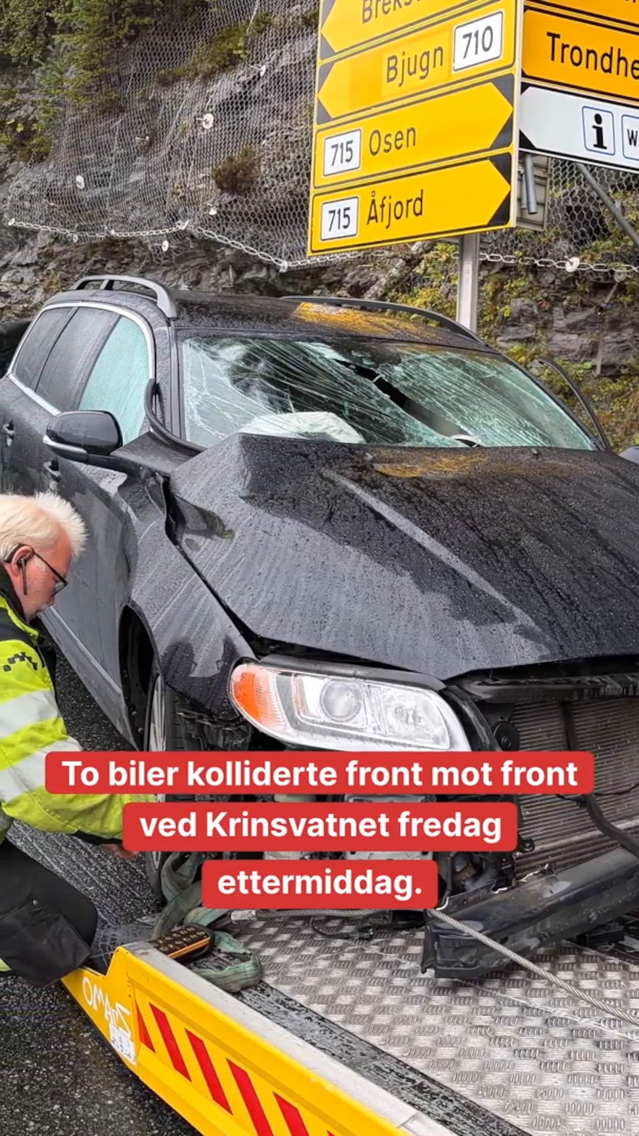 Fire til sykehus etter frontkollisjon