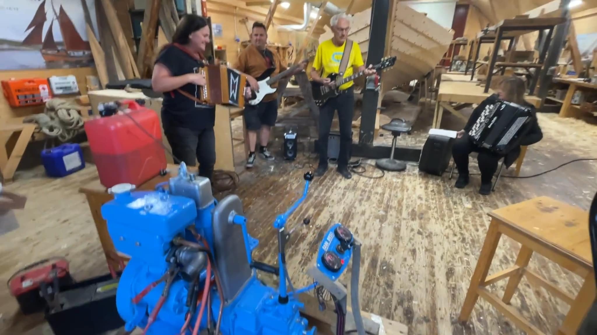 Spiller musikk med dieselmotor