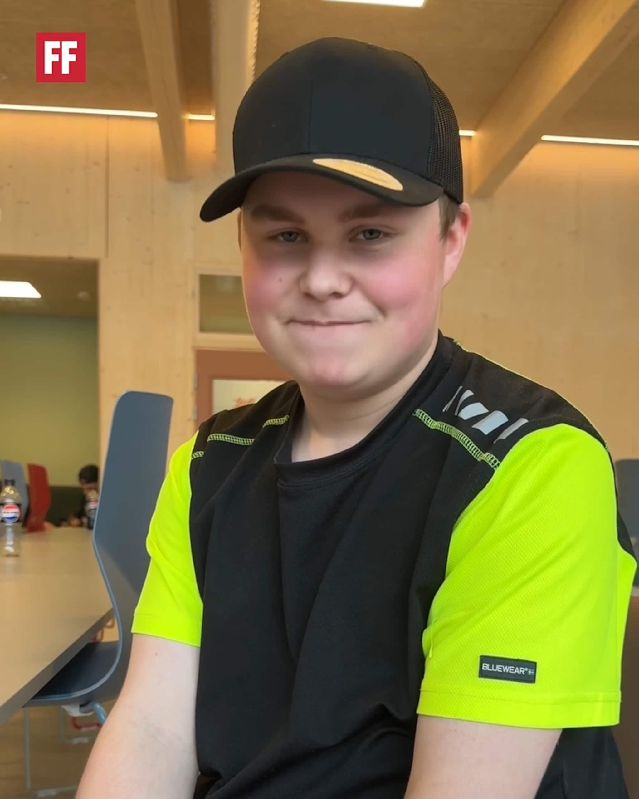 – Det er mange som springer naken over brua