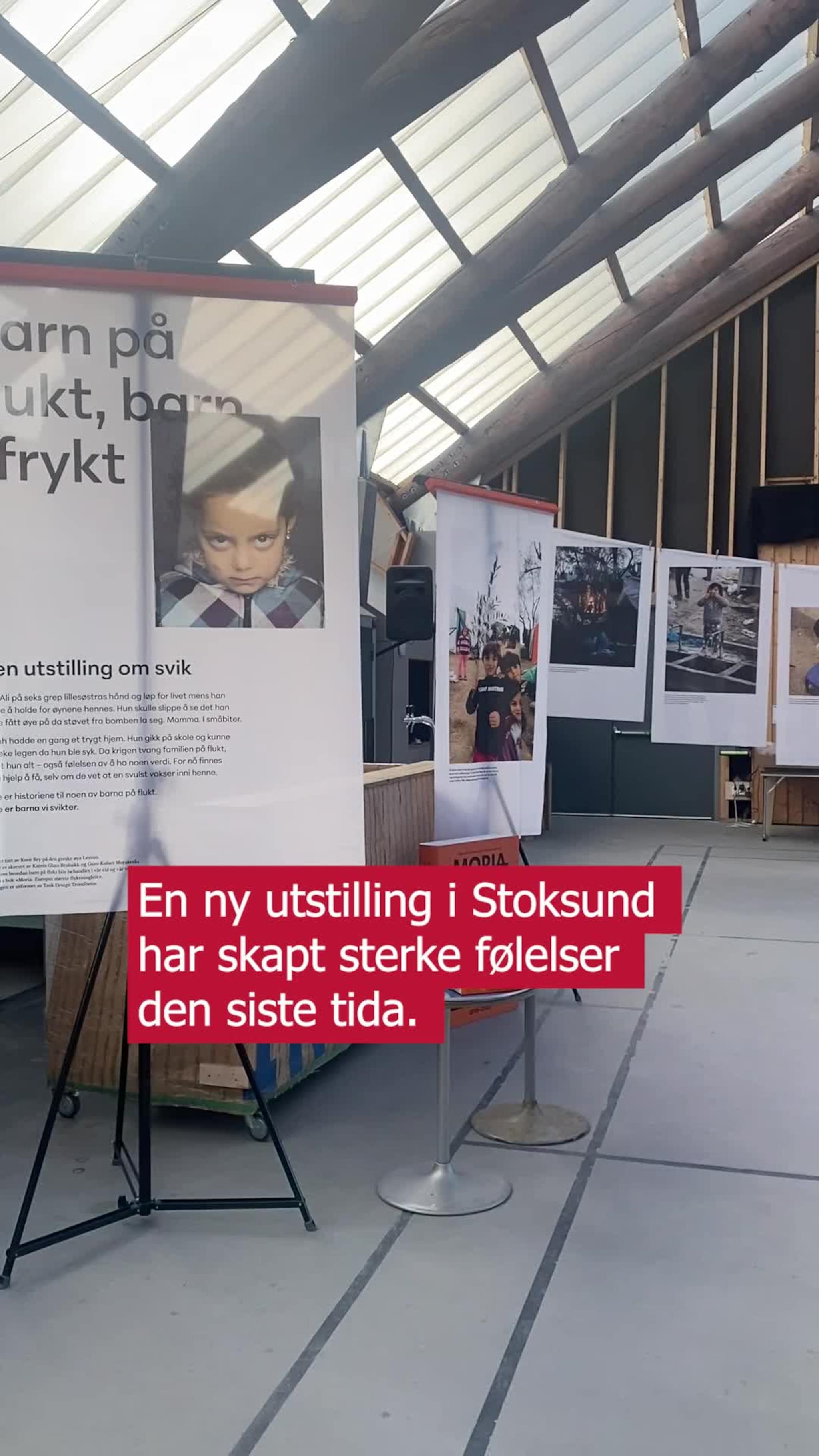 Viser bilder fra flyktningleir