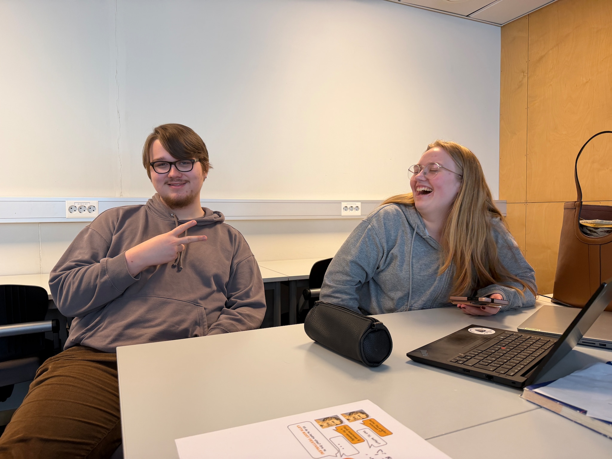 Slik skal elevene få deg til å stoppe scrollingen