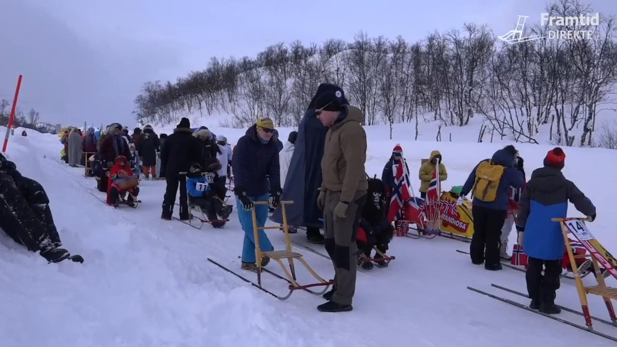 Direkte fra Arctic Open: Bli med på ferden ned Sørkjosfjellet på spark