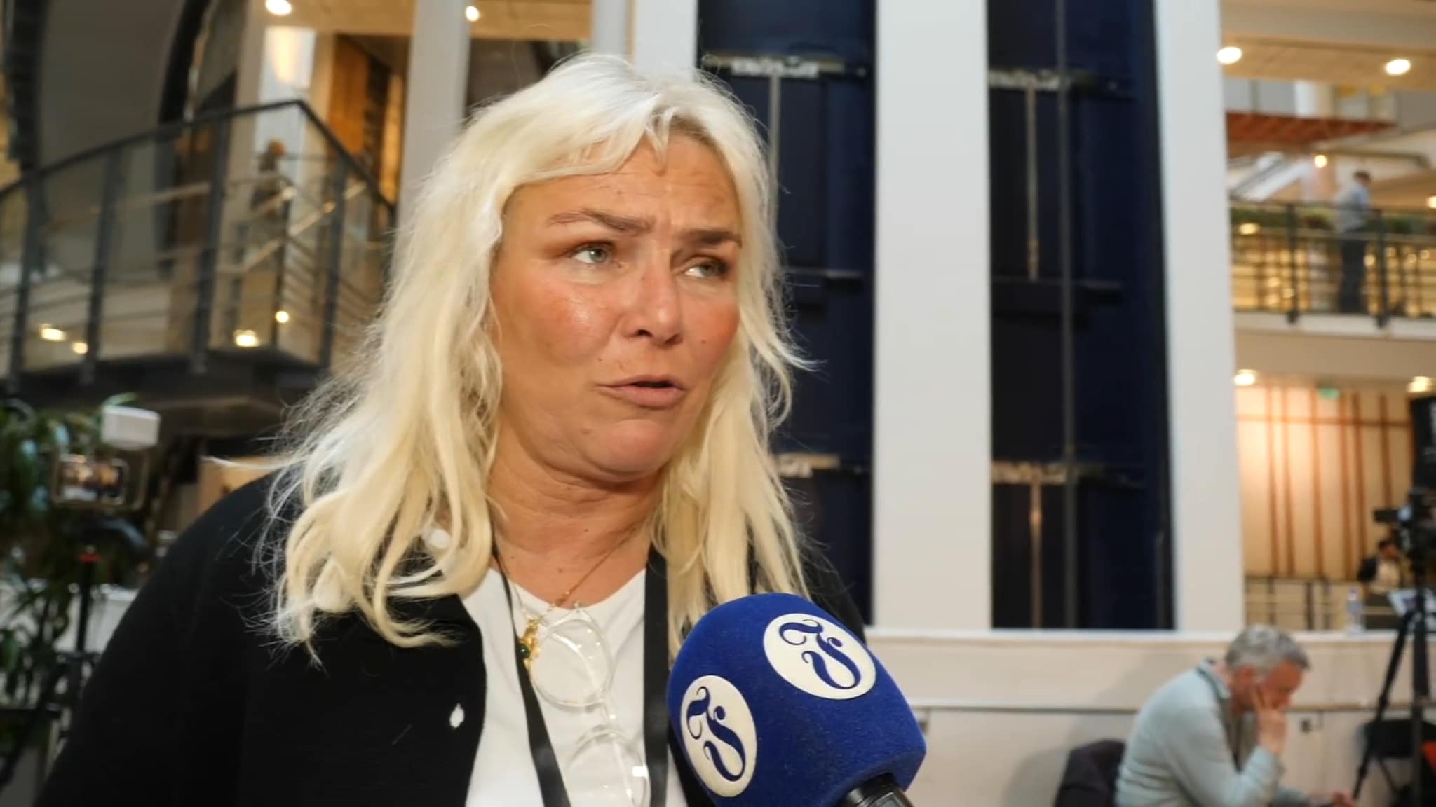 Lunsjsending etter at forsvarerne er i gang med prosedyren. 