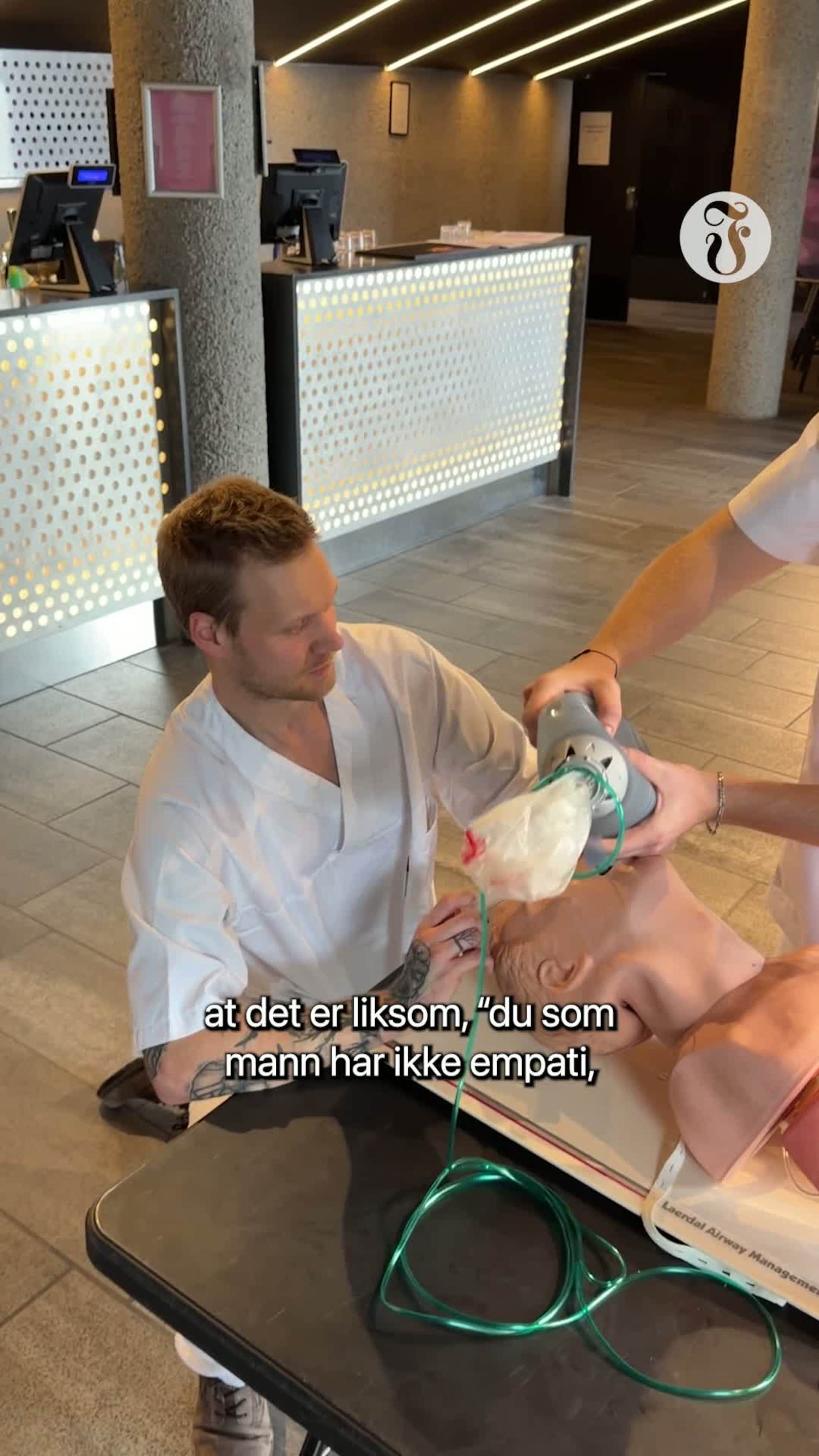 150 ungdomsskolegutter fikk prøve seg på helsefag 