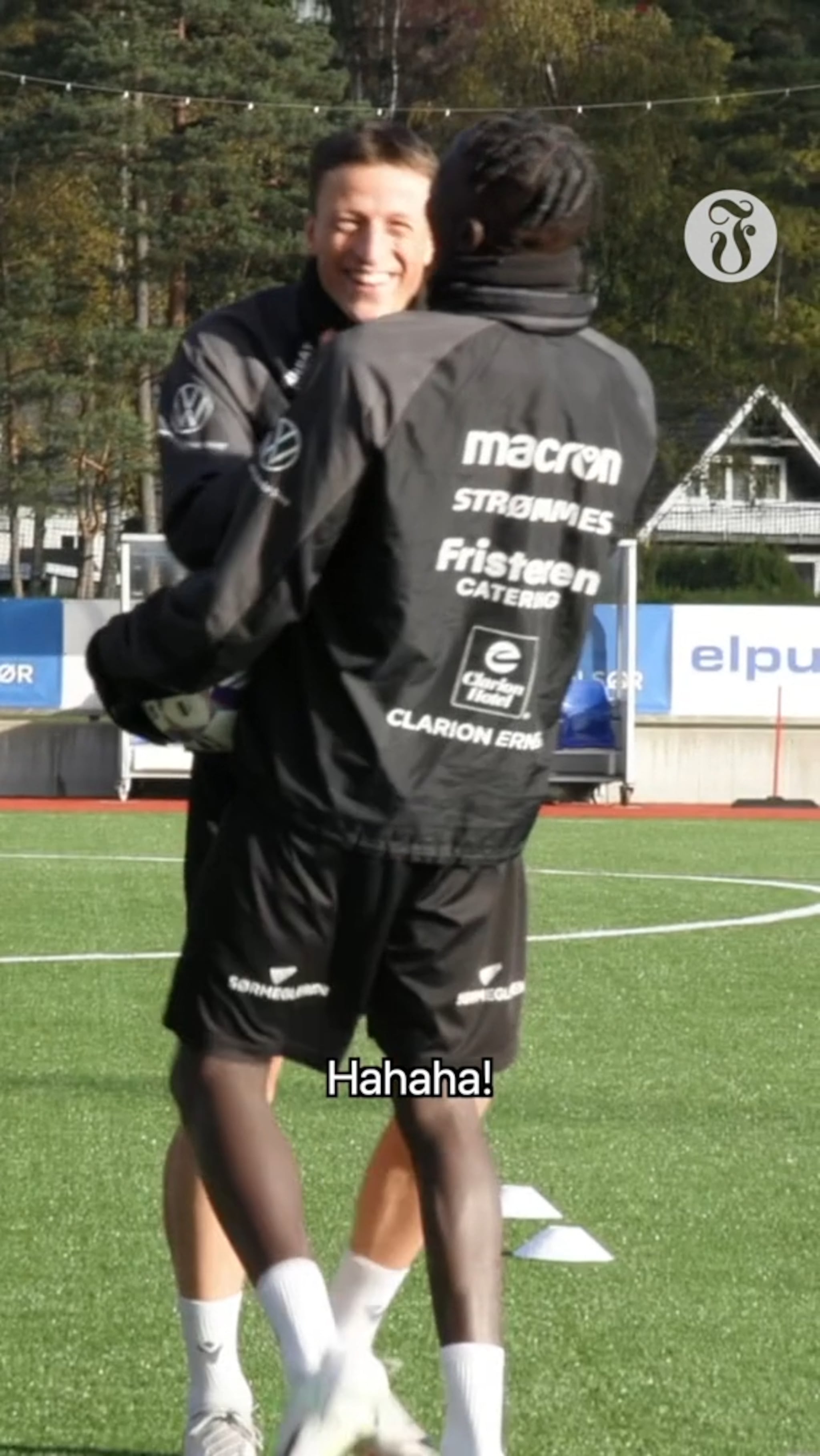 Sanyang trener med mikrofon