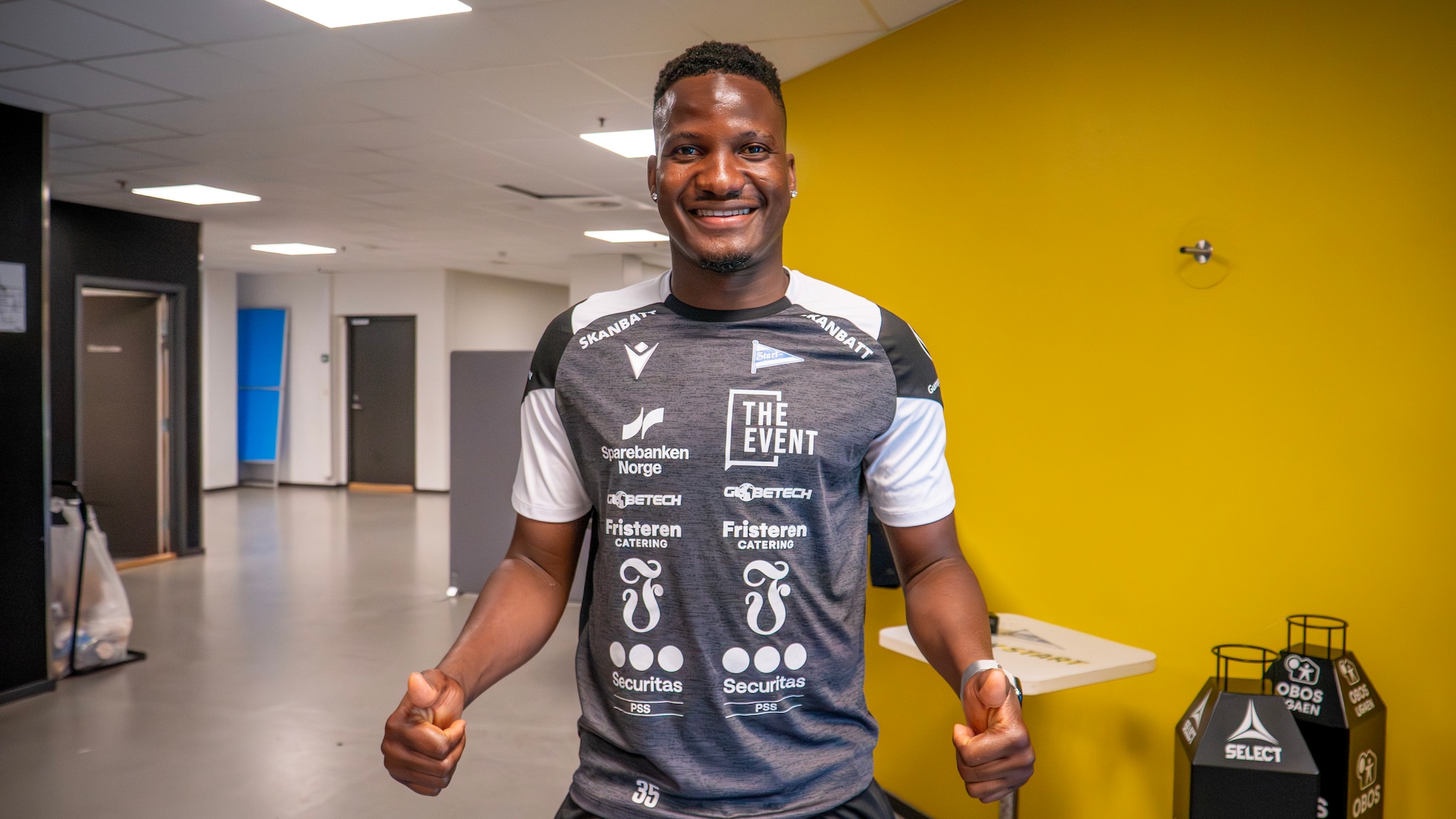 Adebayo Basher er Starts nye spiss